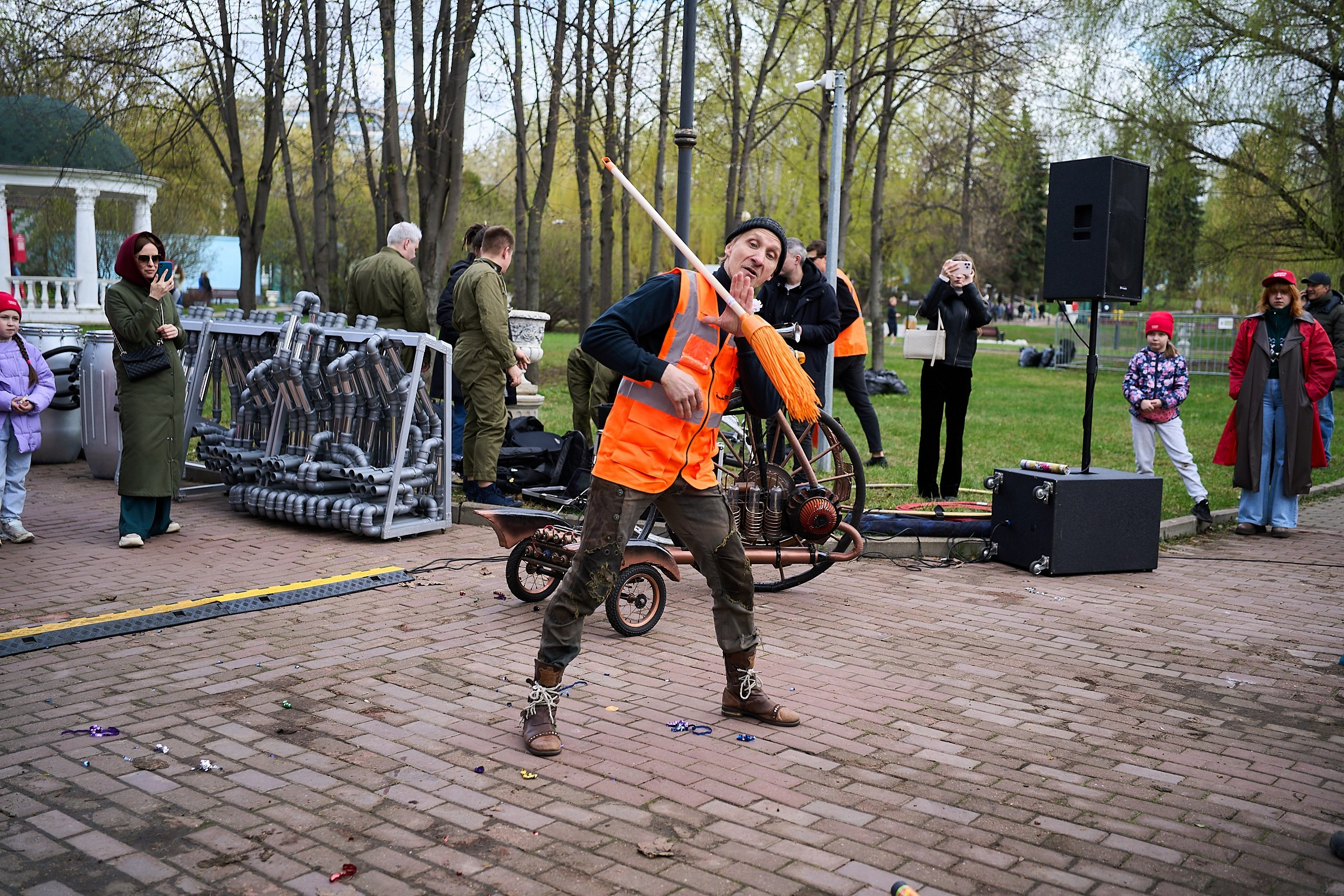Субботник у Управления делами Мэра и Правительства Москвы. Фотограф и Видеограф в Москве. Олег Корушев