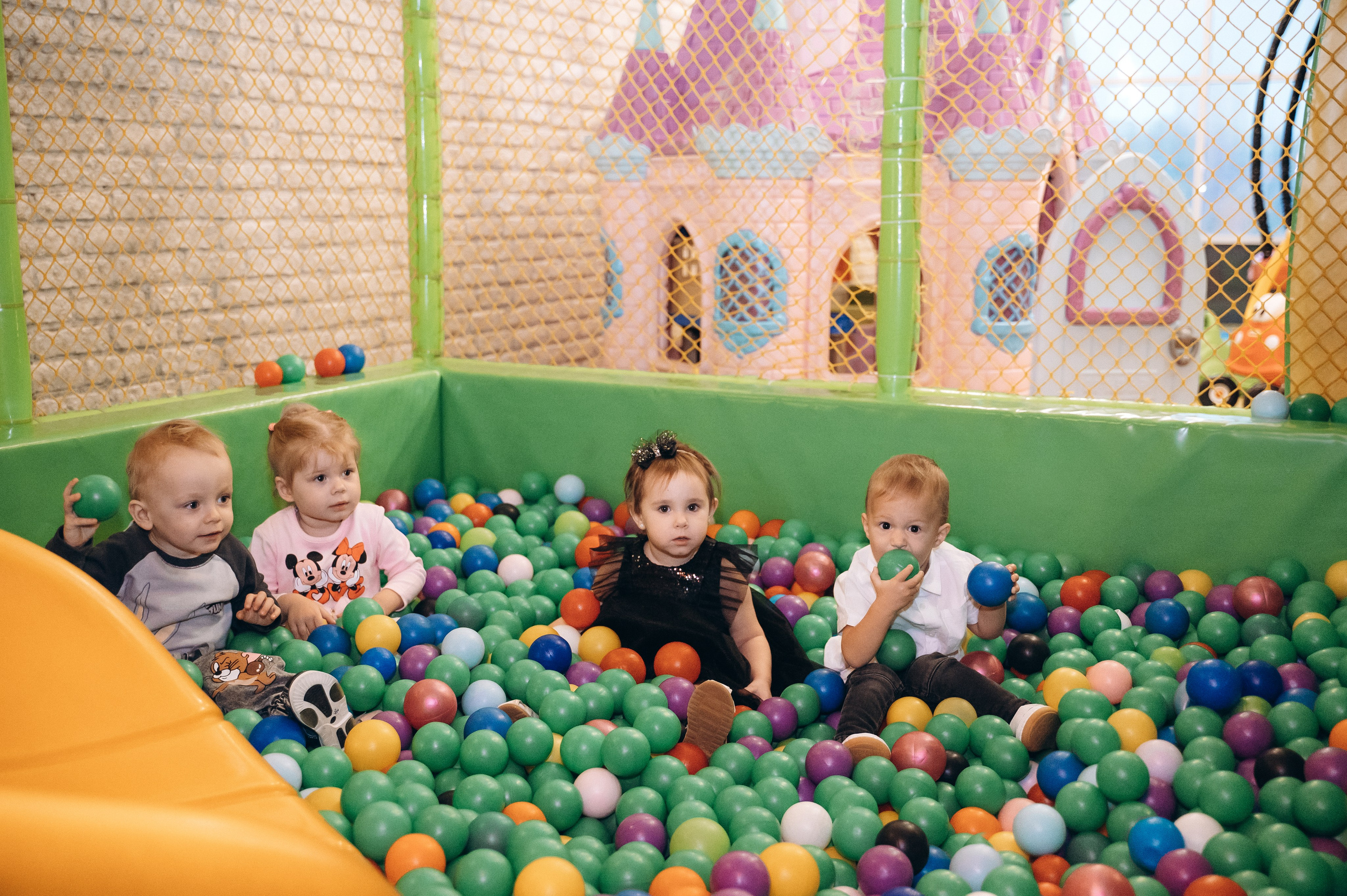 Анечке 2 года (MIA FAMILIA семейное кафе). Семейный фотограф в Минске Дарья Дреко