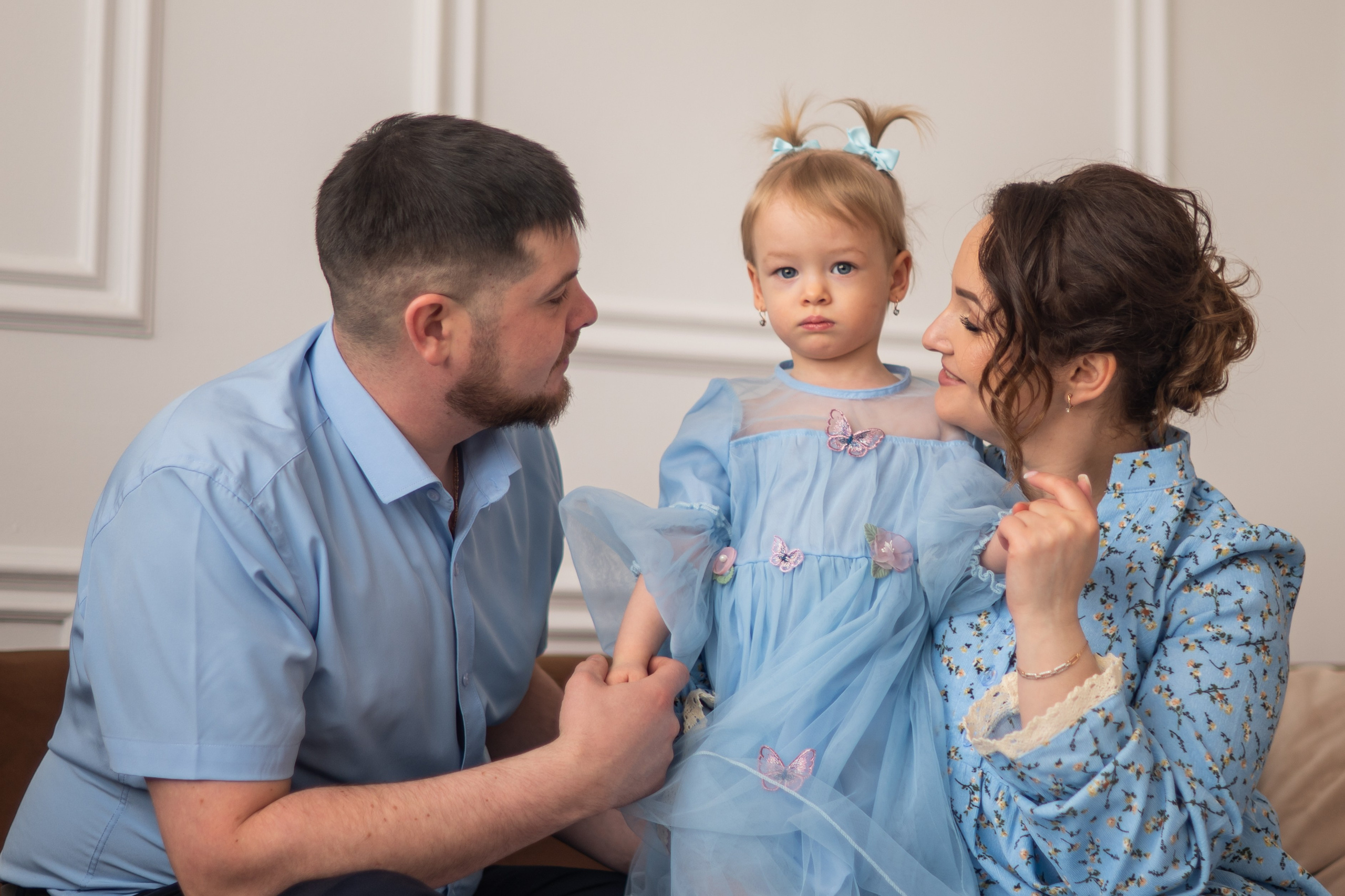 Александр и Анастасия и доченька Юлечка (1). Я Ольга Казанцева, фотографирую снимаю ваши киноистории и печатаю фото и цифровые портреты на холсте