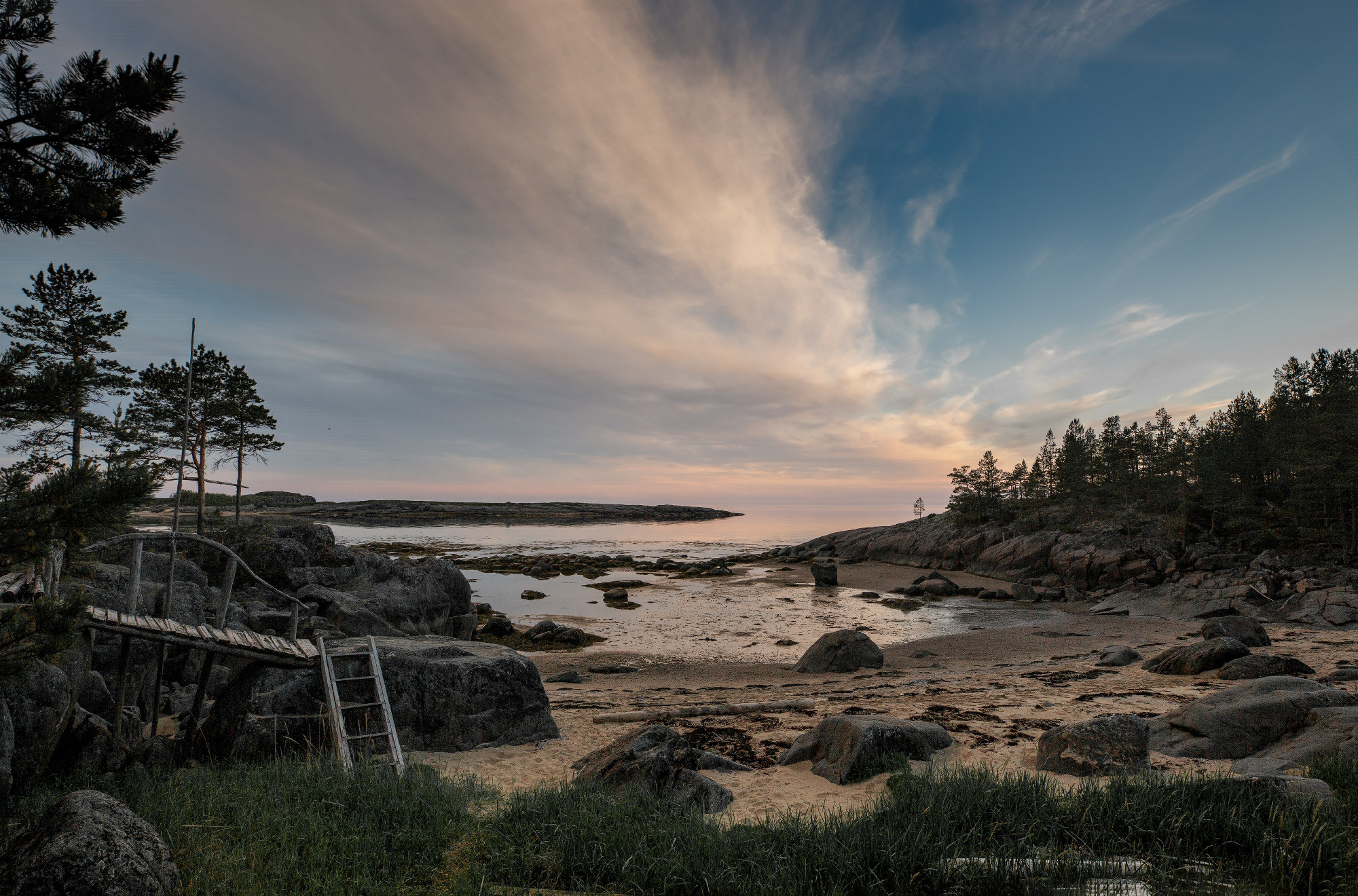 Облака над бухтой Радости в Белом море. 