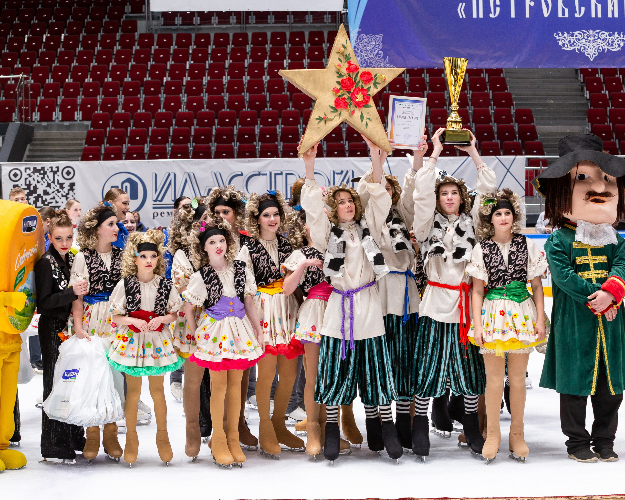 VII Ежегодный фестиваль массовых танцев на льду и фигурного катания «Петровский лёд» Санкт-Петербург 2024. Репортажный фотограф в Москве