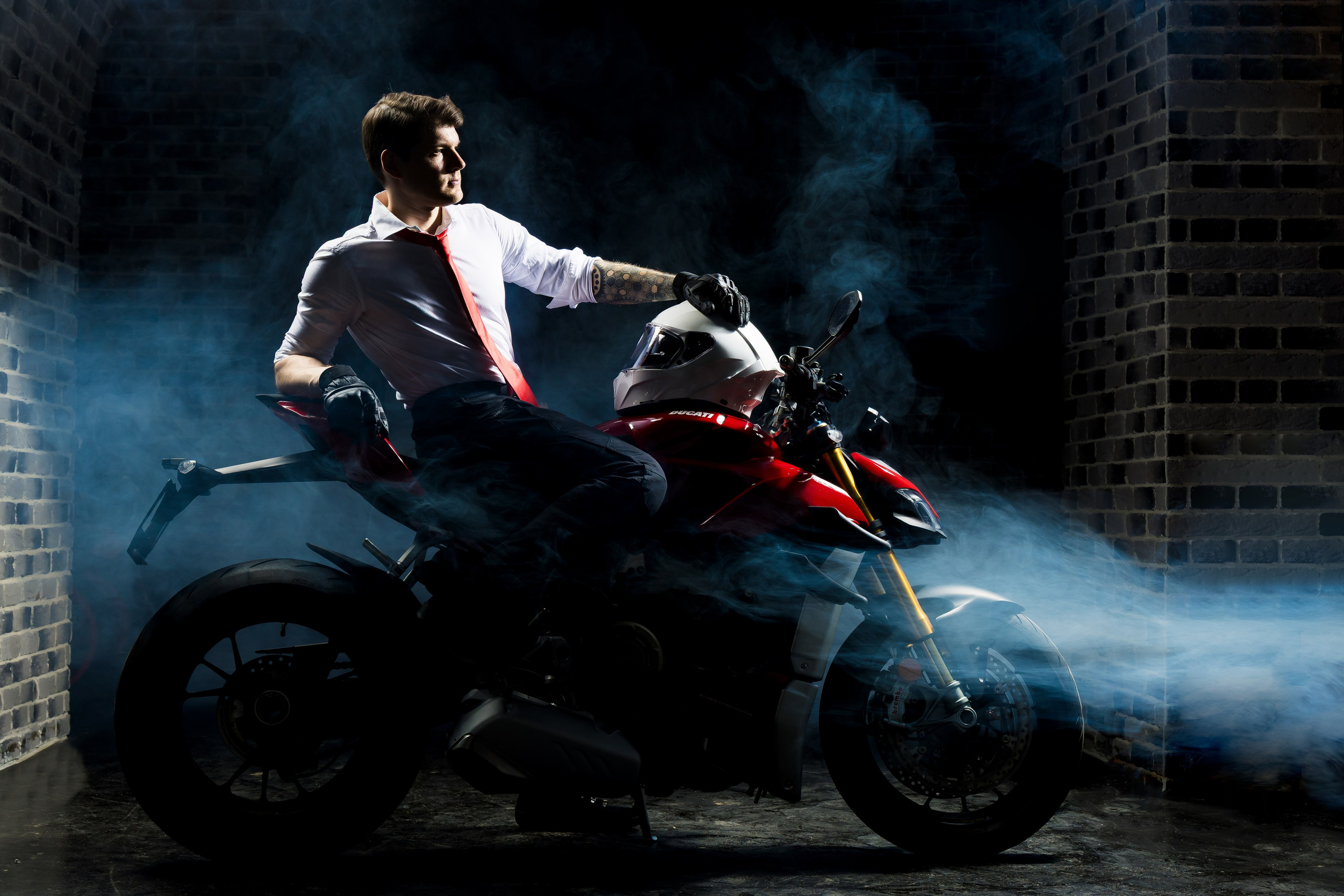 LANKARRA мотоблоггер. Photomantis