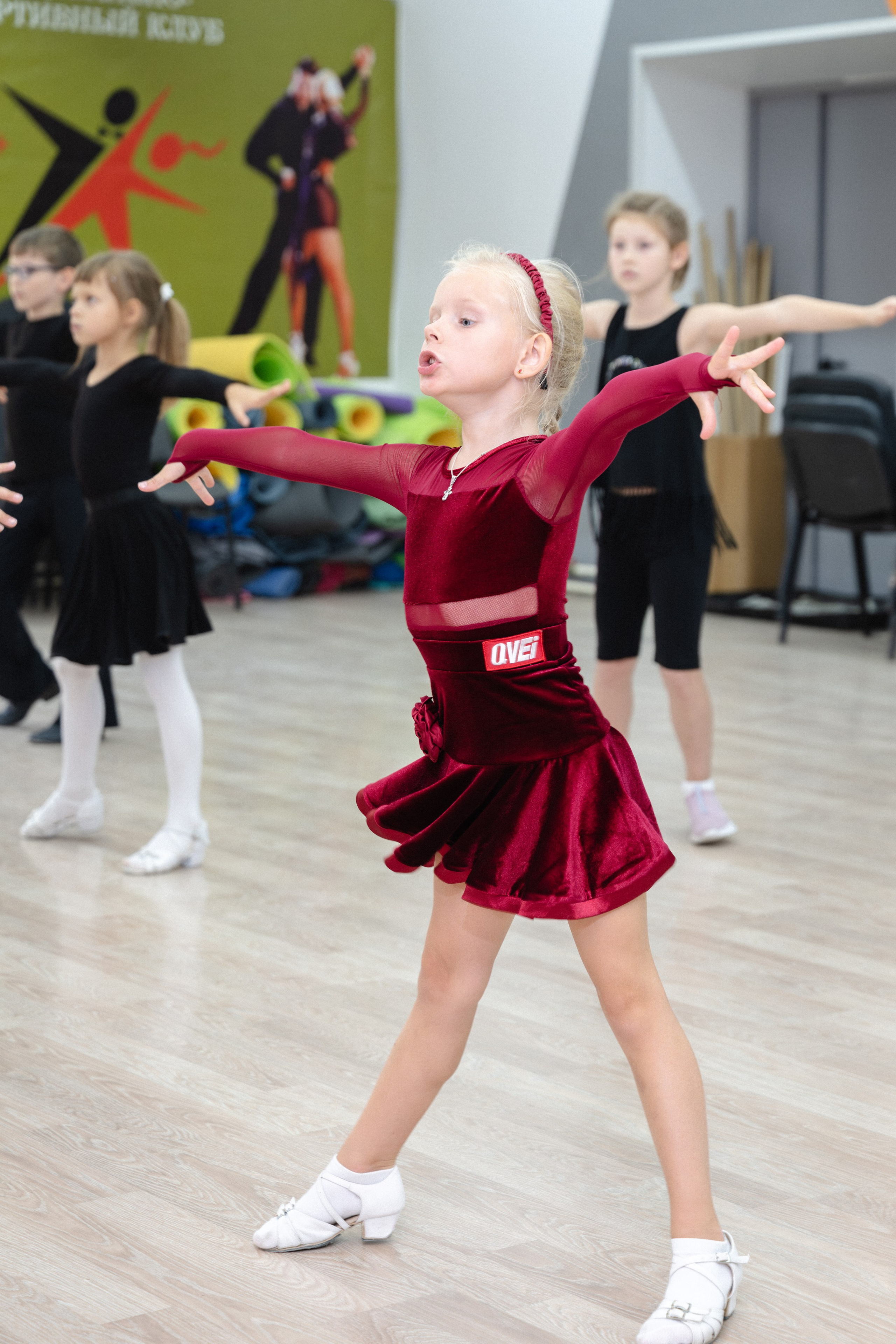 Группа 7-11 лет первый и второй год обучения. КонТакт — спортивные бальные танцы в Москве