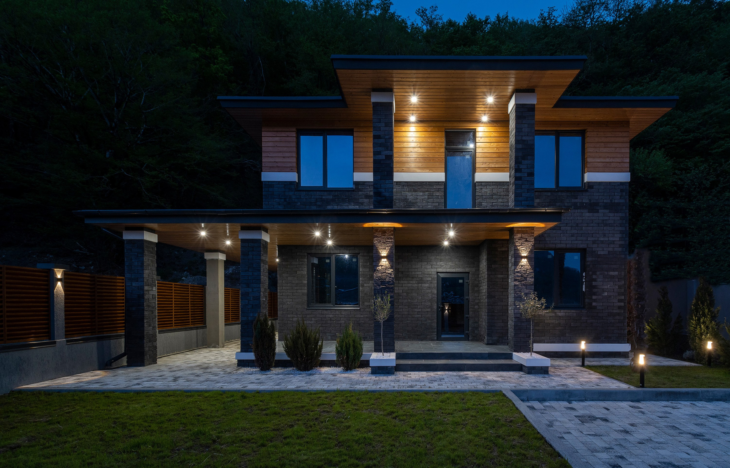 ночная фотосъемка иллюминации недвижимости в сочи