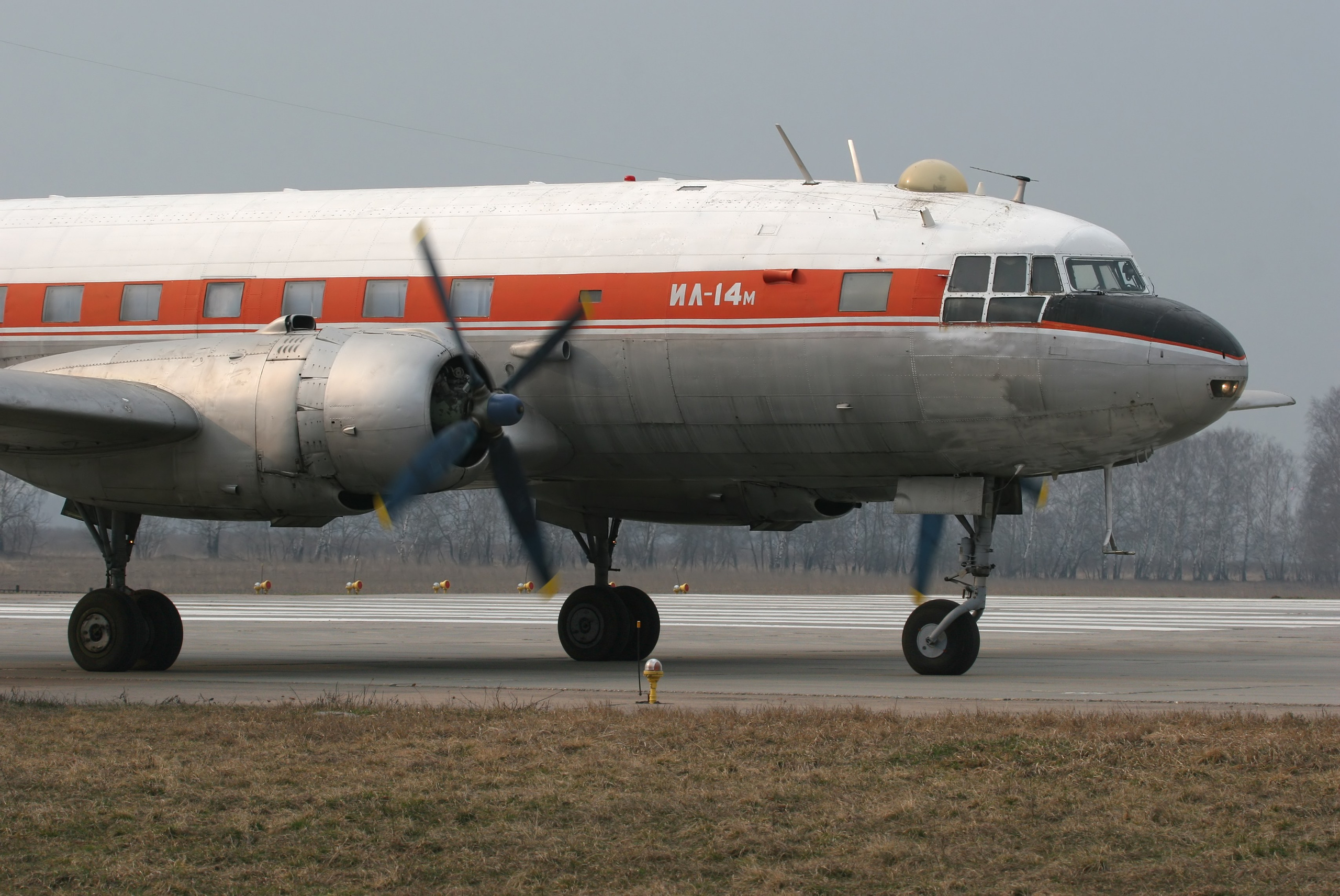 Ил-14М «Авион» (с.н.146001042). Фотоальбом показывающий увлекательный мир авиации и мир медведей Андрея Иванова