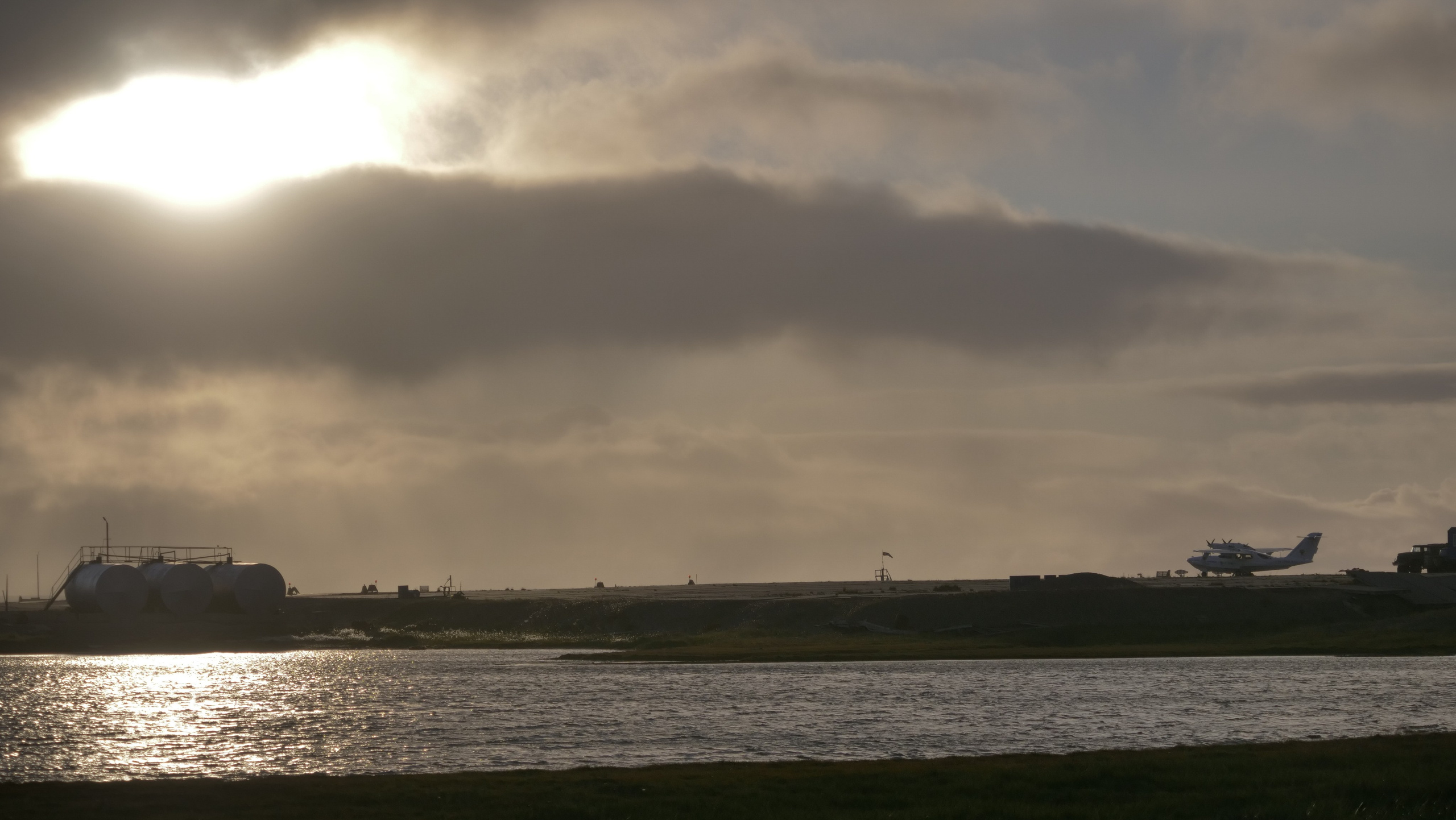 Амдерма — наука (2020 г.). Фотоальбом показывающий увлекательный мир авиации и мир медведей Андрея Иванова