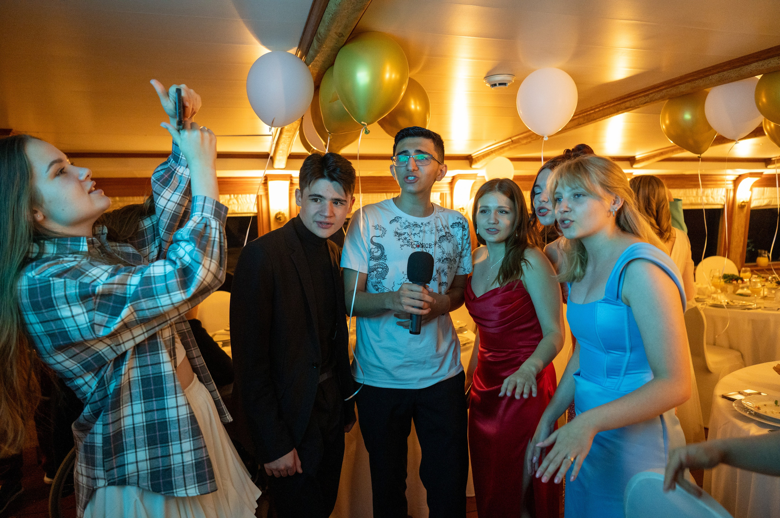 Выпускной вечер 11 класс на теплоходе. Детский и семейный фотограф г. Москва Оксана Катаджи