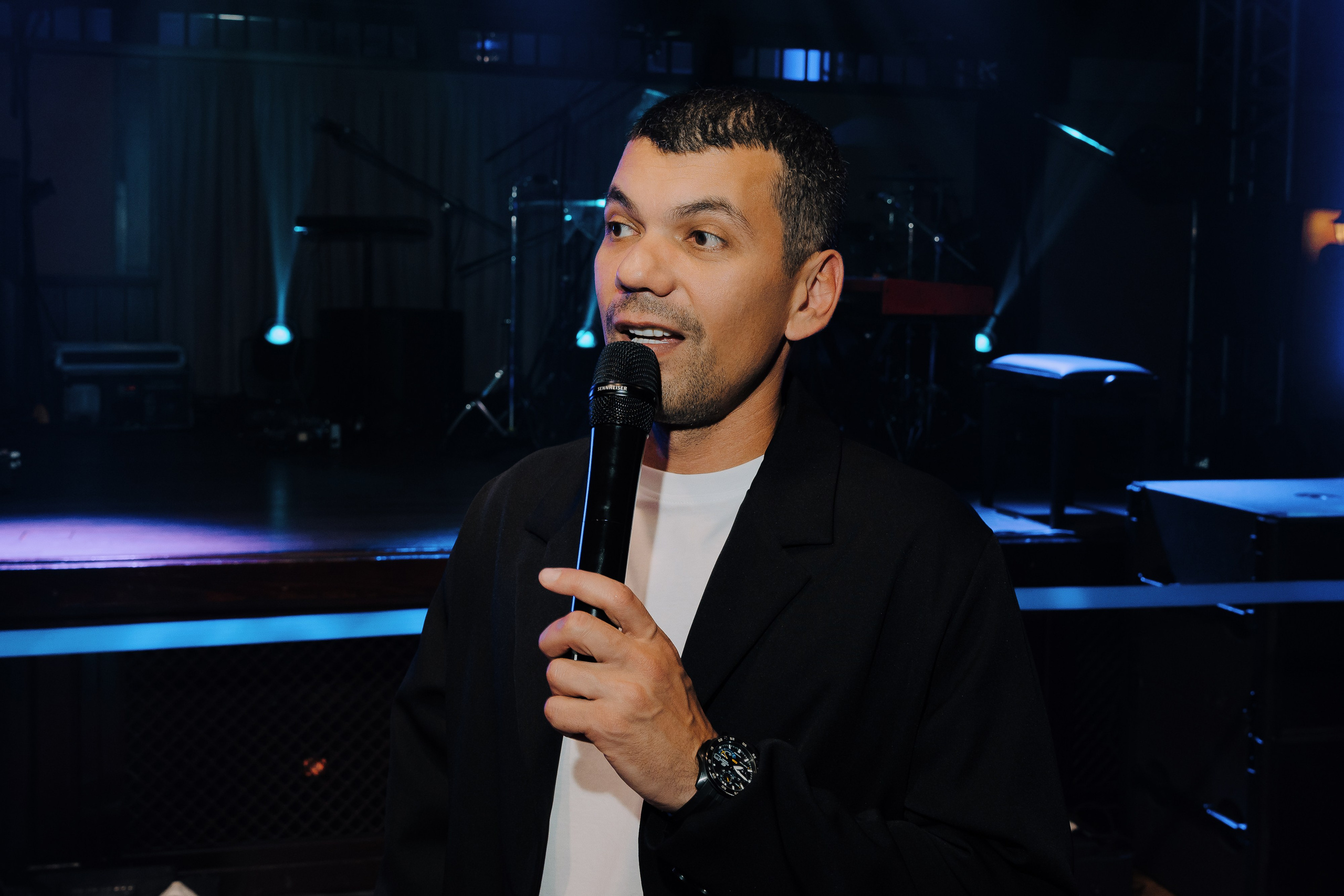 20 ЛЕТ МЕГАПОЛИС ЧЕЛЯБИНСК ХЕДЛАЙНЕР ЕЛКА. Репортажный фотограф Зуев Роман г. Челябинск