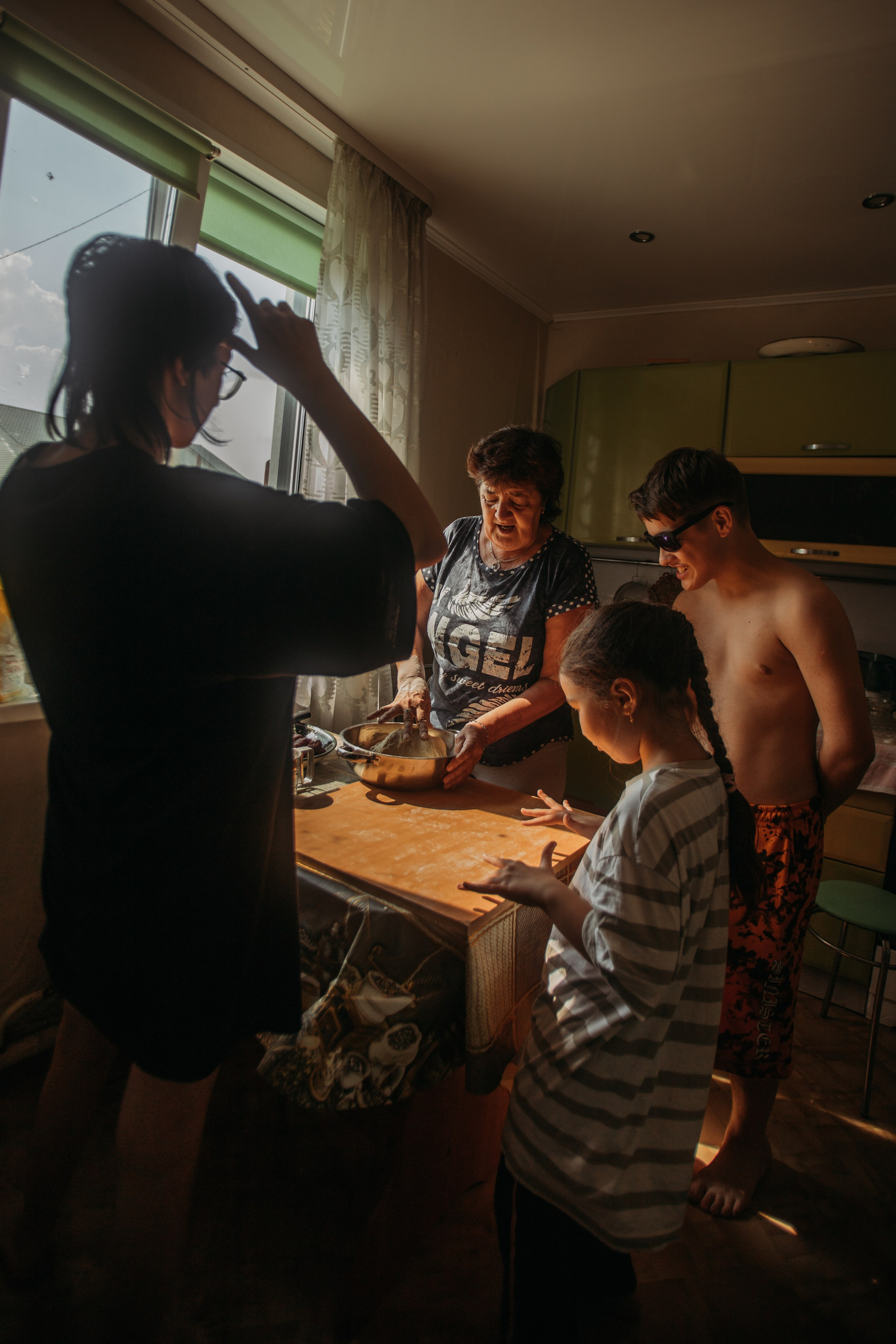 Домашняя фотосессия моей семьи. Венера Гайн. Репортажный фотограф  Тюмень. Обучение фотографии с 0