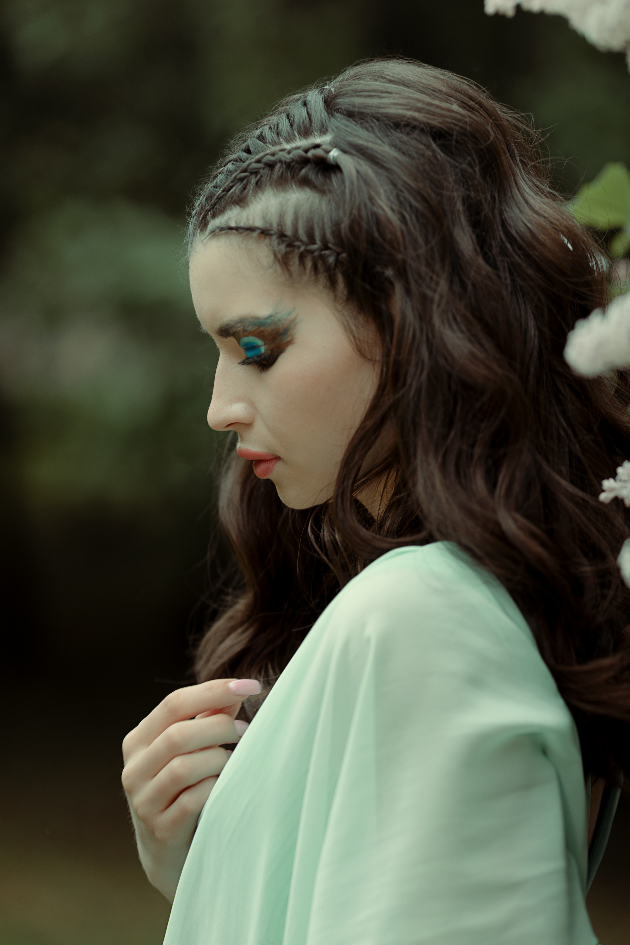 Девушка в сирени, девушка летом в сирени, красивая девушка на улице, фотосессия в парке, фотосессия девушки в сирени, женский портрет, портрет 