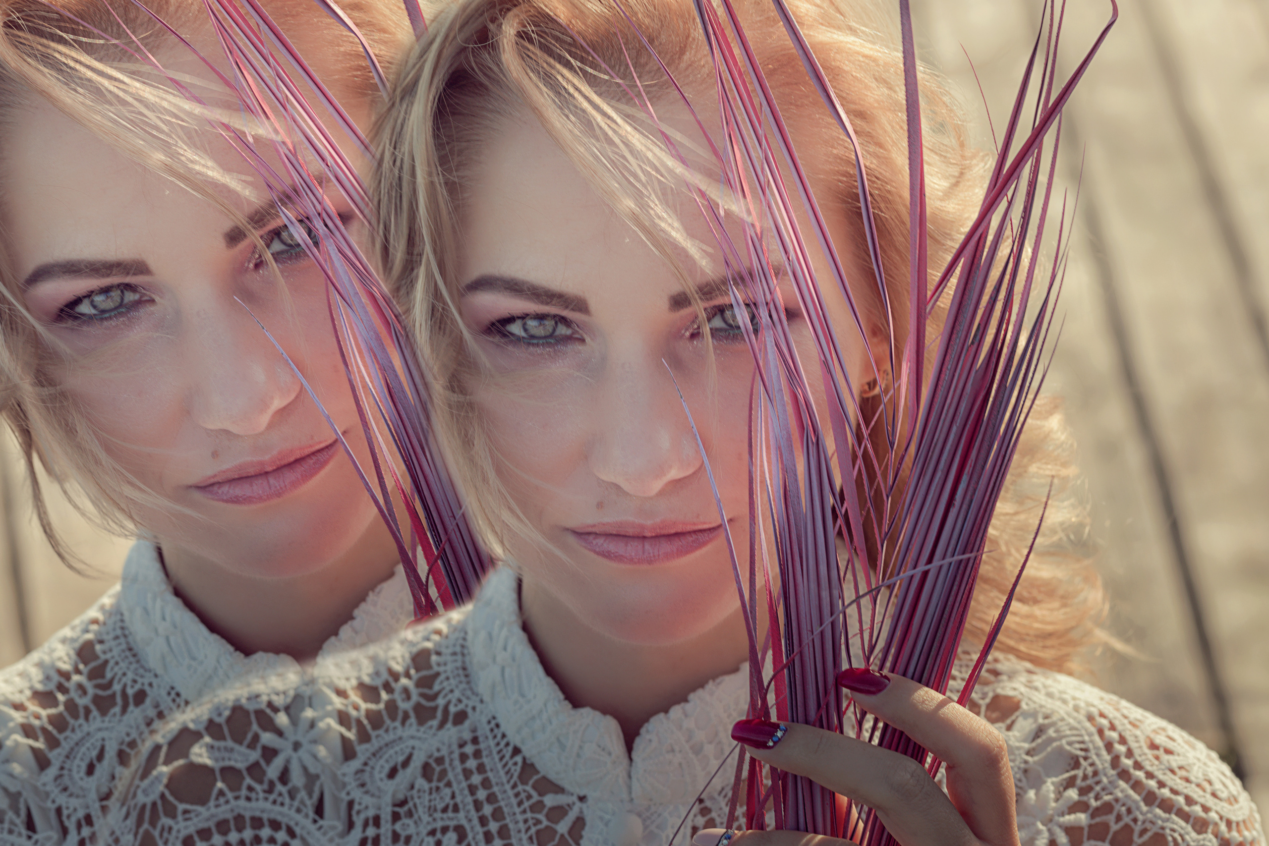 девушка с веером, девушка на улице, красивая девушка, художественная фотография, портрет