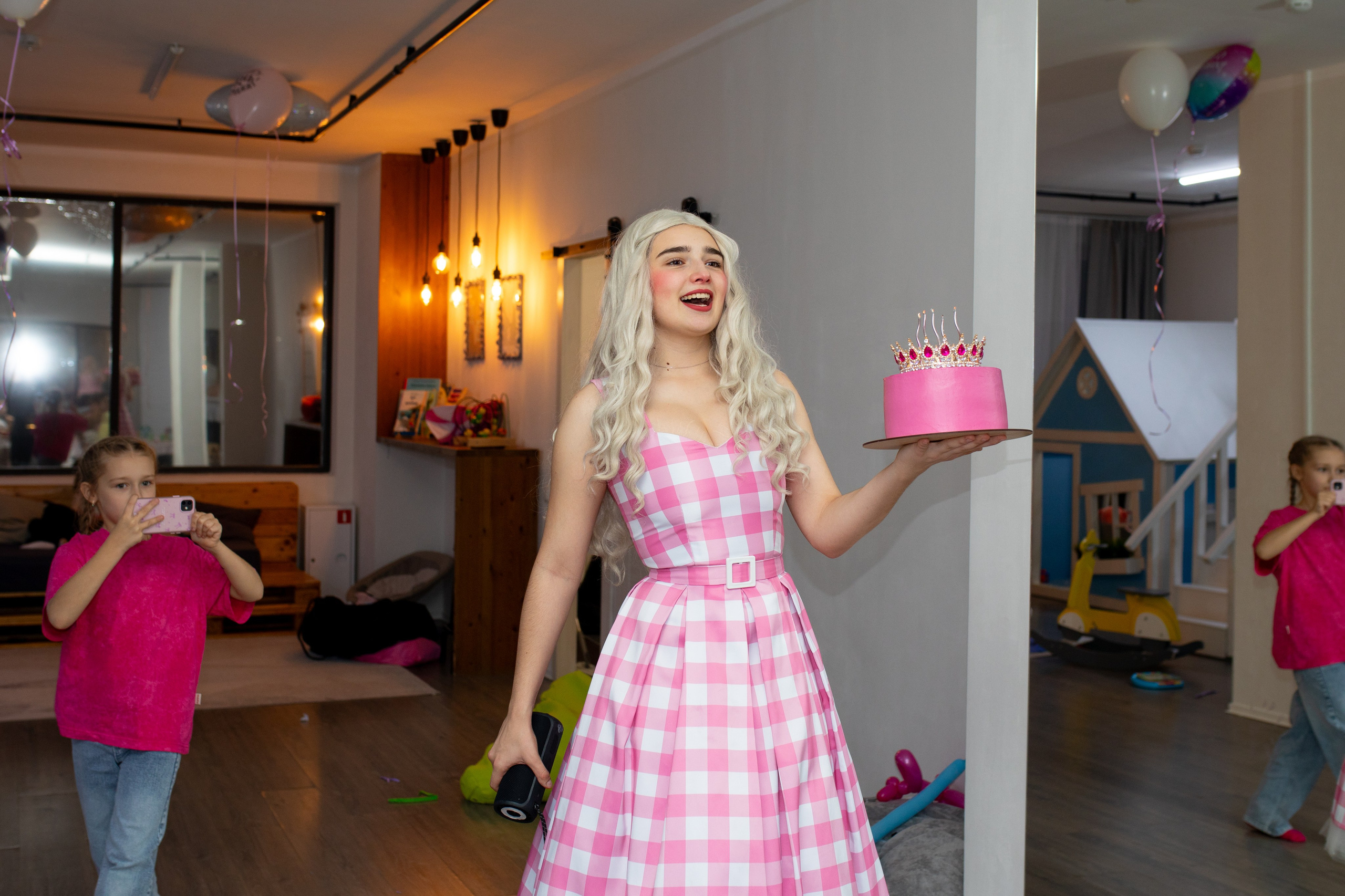 День рождения в стиле Барби. Лофт «Облака». Фотограф в Новосибирске Ася Зверева