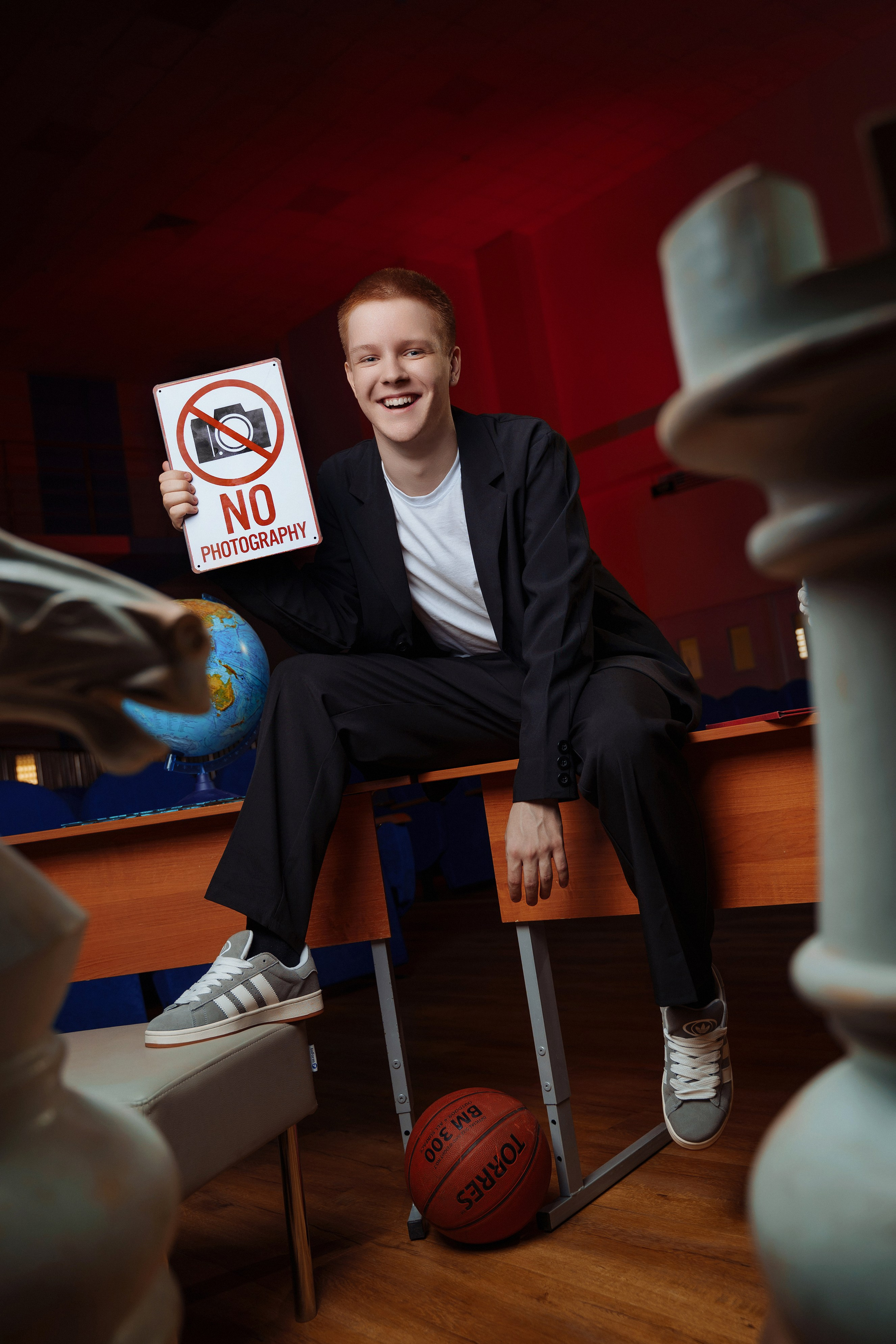 Тверь. Выпускные альбомы «под ключ» в оригинальном, авторском стиле. Фотограф на выпускной. Стильная и классически выдержанная съёмка. Школьные альбомы. Стильно. Современно. Никакого конвейера. Индивидуальный подход. Выпускная фотография. Последний звонок. Фото на выпускной. Школьный фотограф.