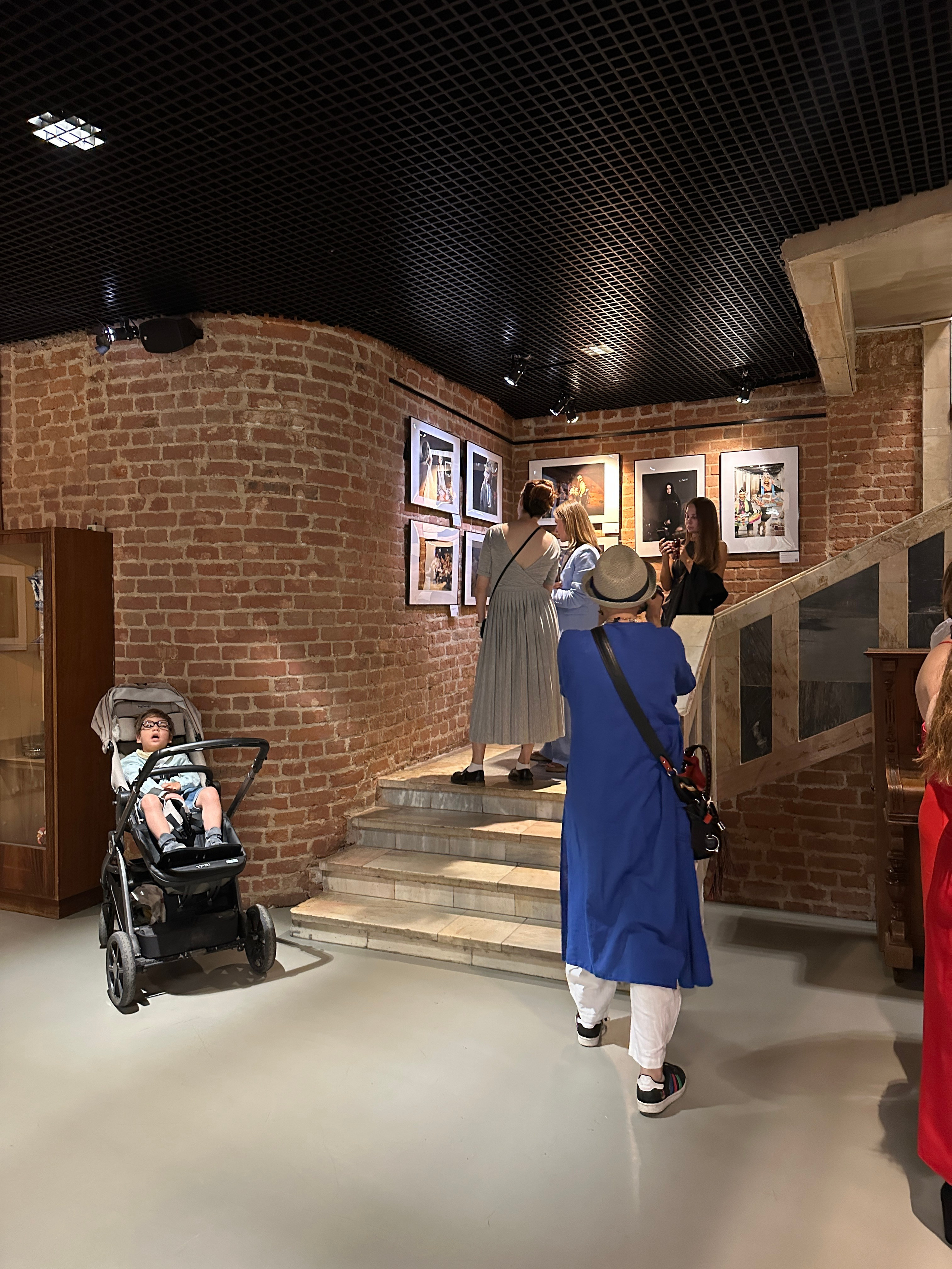 МОЛОДОЙ ТЕАТР. Reportage, architectural, fine art photographer Lena Melnikova in Moscow