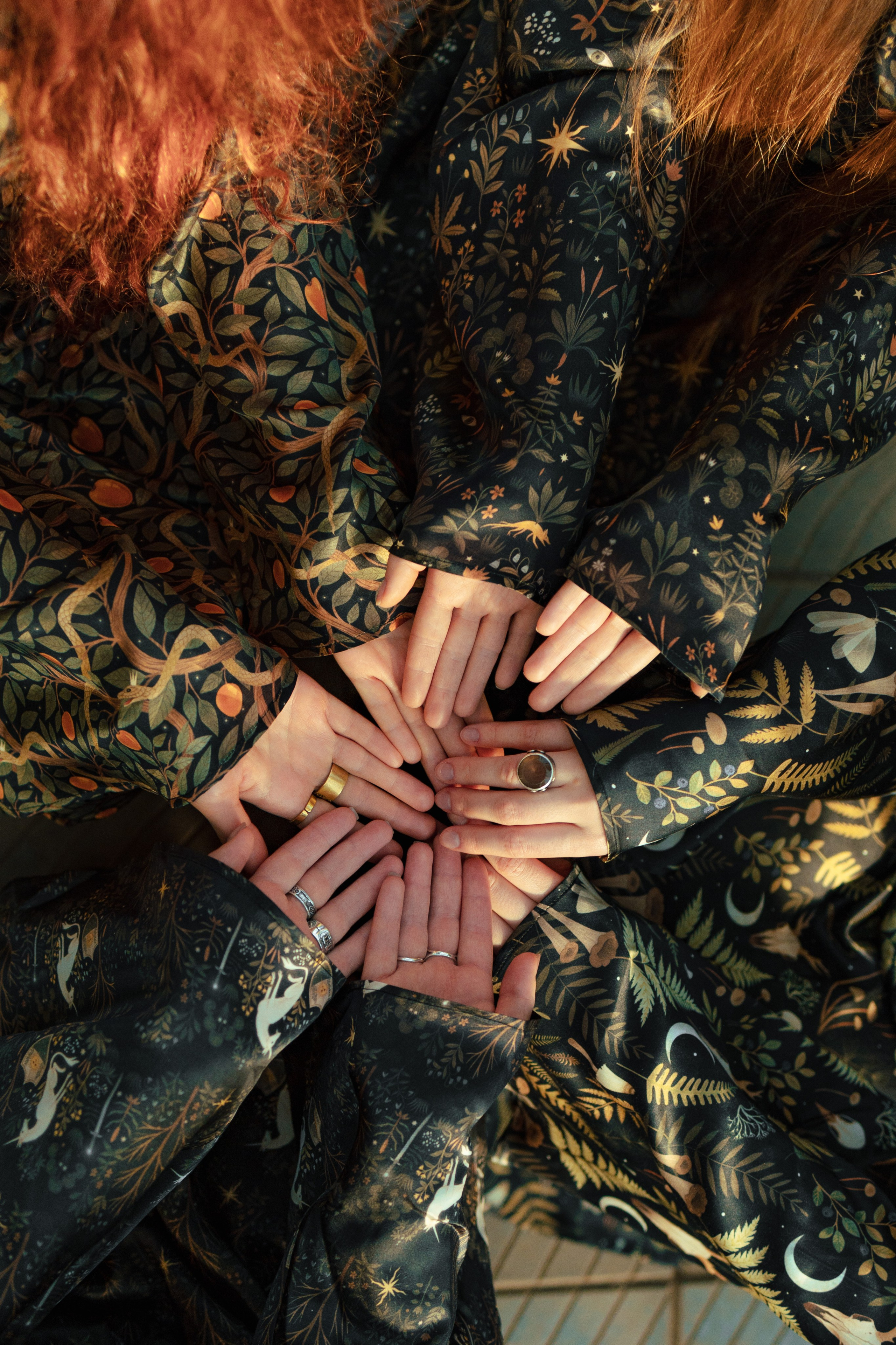 Съемка шёлковых платьев для PlantMyBones