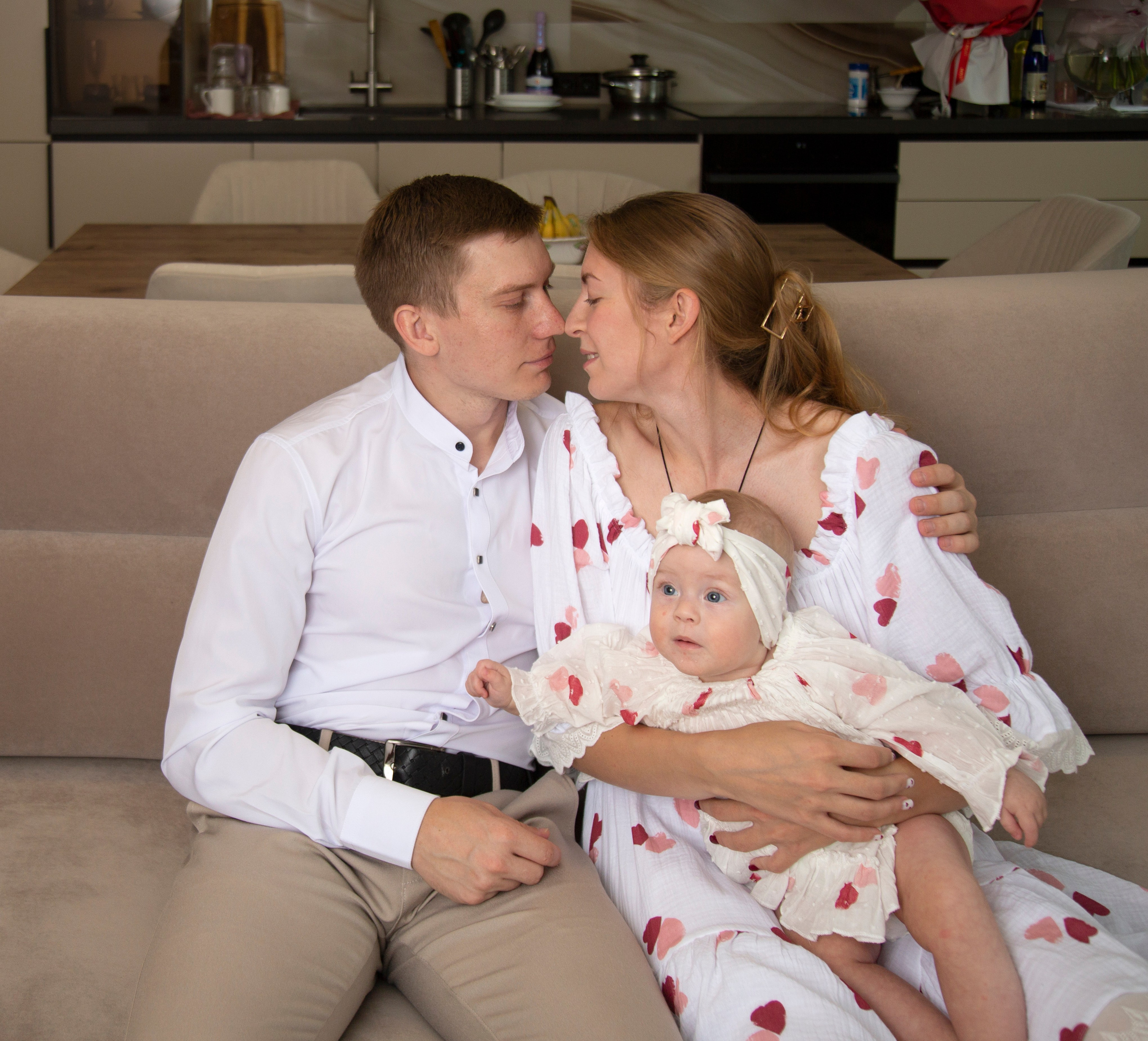 Семейная фотосессия с детьми в Москве дома. Фотосессия в студии в Москве от профессионального фотографа услуги по доступным ценам