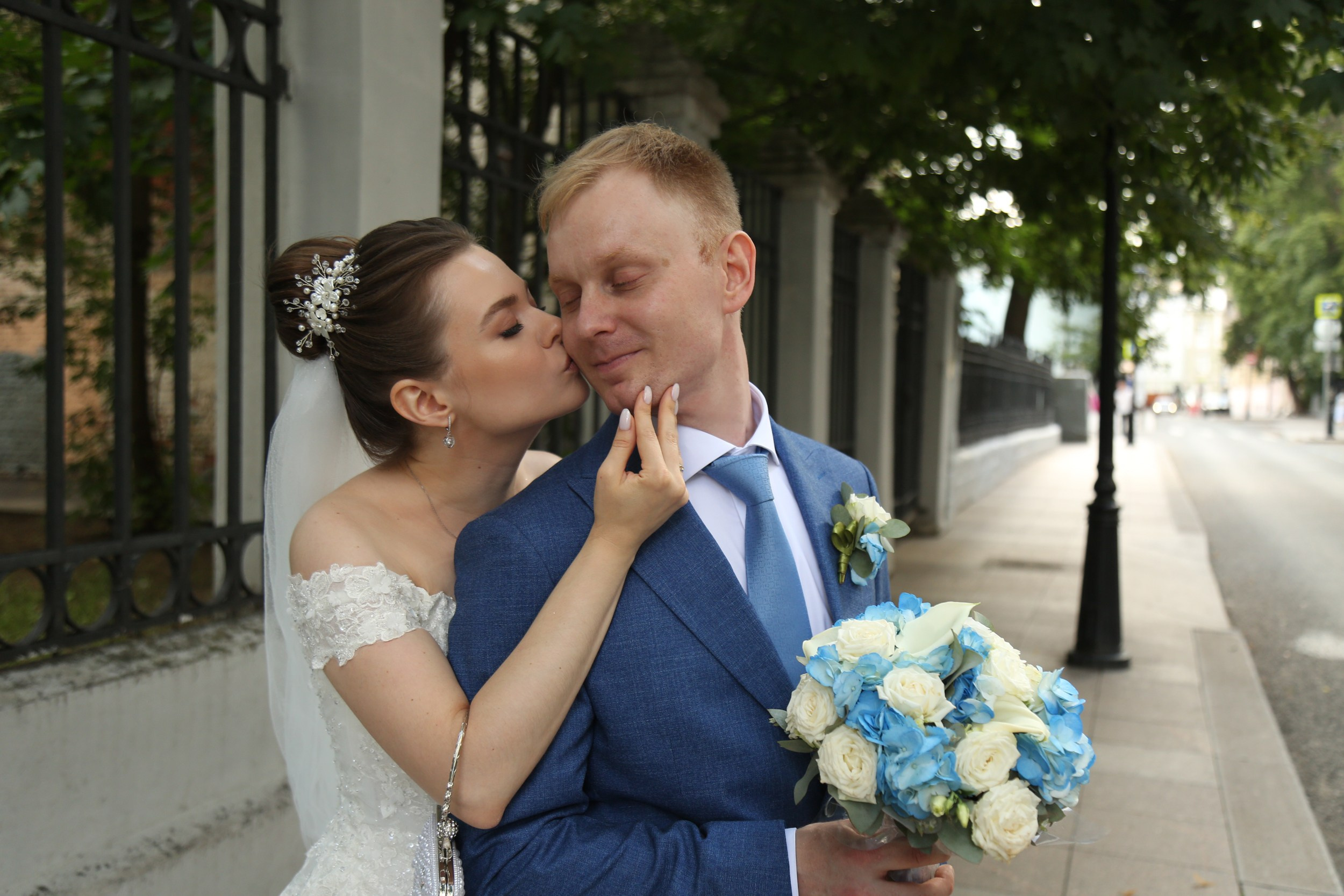 В ЗАГСе Грибоедовском свадебная фотосессия в Москве прошла для Александра и Евгении. Фотосессия в студии в Москве от профессионального фотографа услуги по доступным ценам