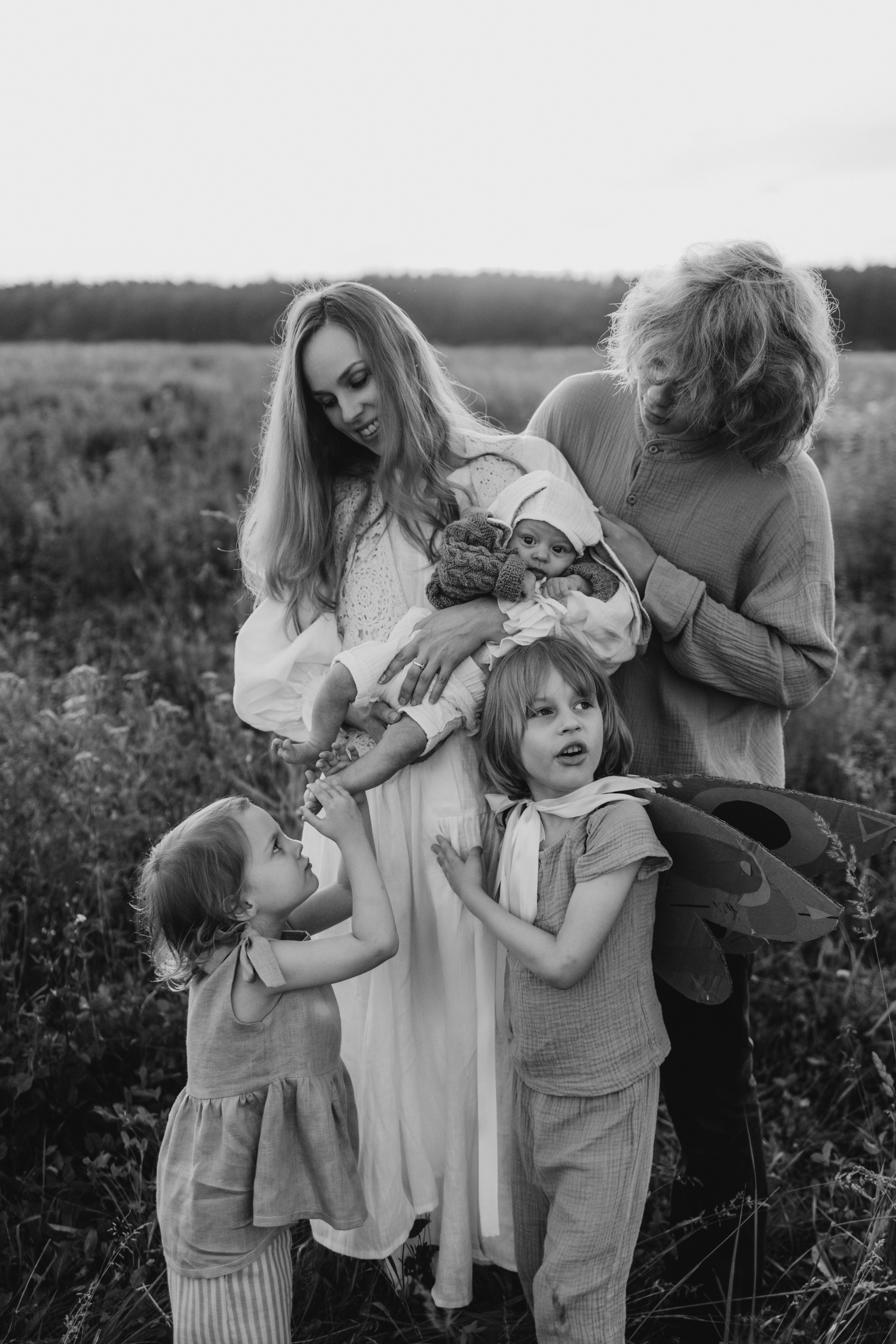 Семейная фотосессия в поле. Семейный фотограф в Москве Марина Петра