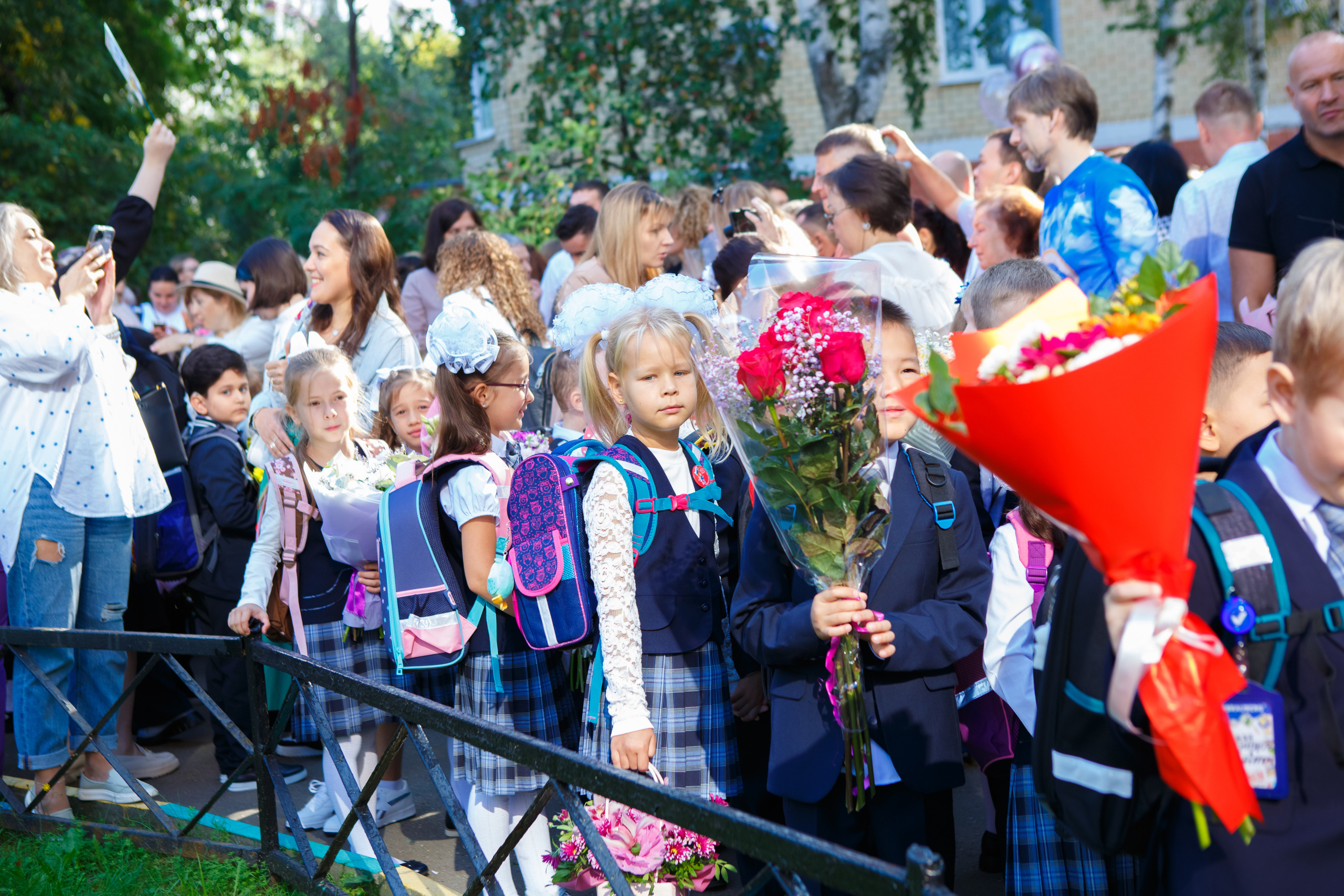 1 СЕНТЯБРЯ 2023Г. «ПЕРВЫЙ РАЗ В ПЕРВЫЙ КЛАСС». Школьный фотограф Наталья Егорова
