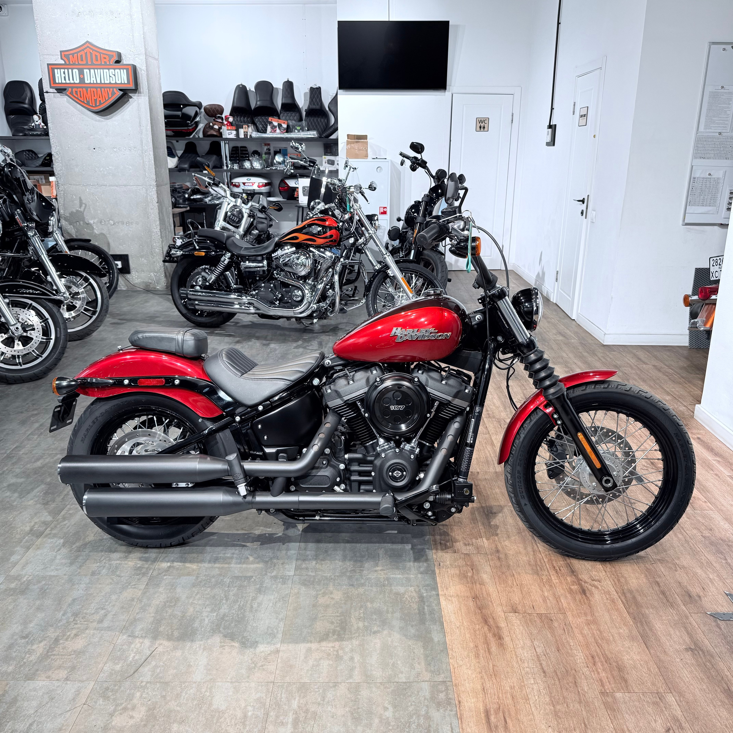 2017 Street Bob 107 ABS Red Pearl Brown. Hello Davidson, Москва. Только хорошие мотоциклы…