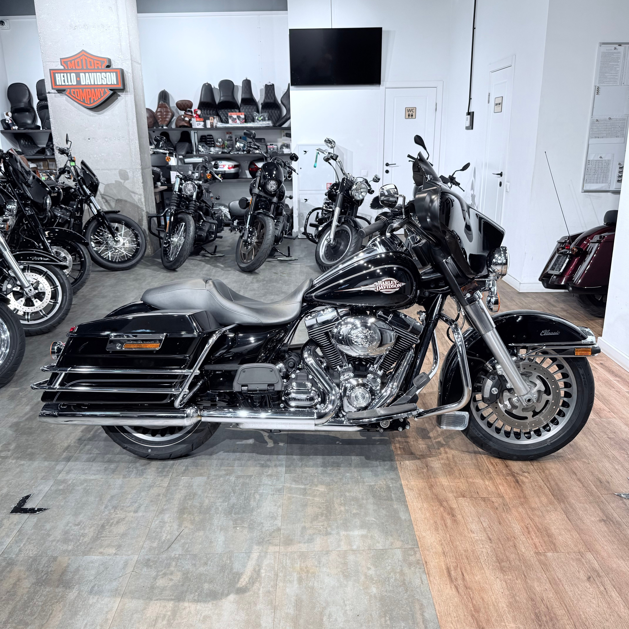 2010 Street Glide АВS Vivid Вlаck. Hello Davidson, Москва. Только хорошие мотоциклы…
