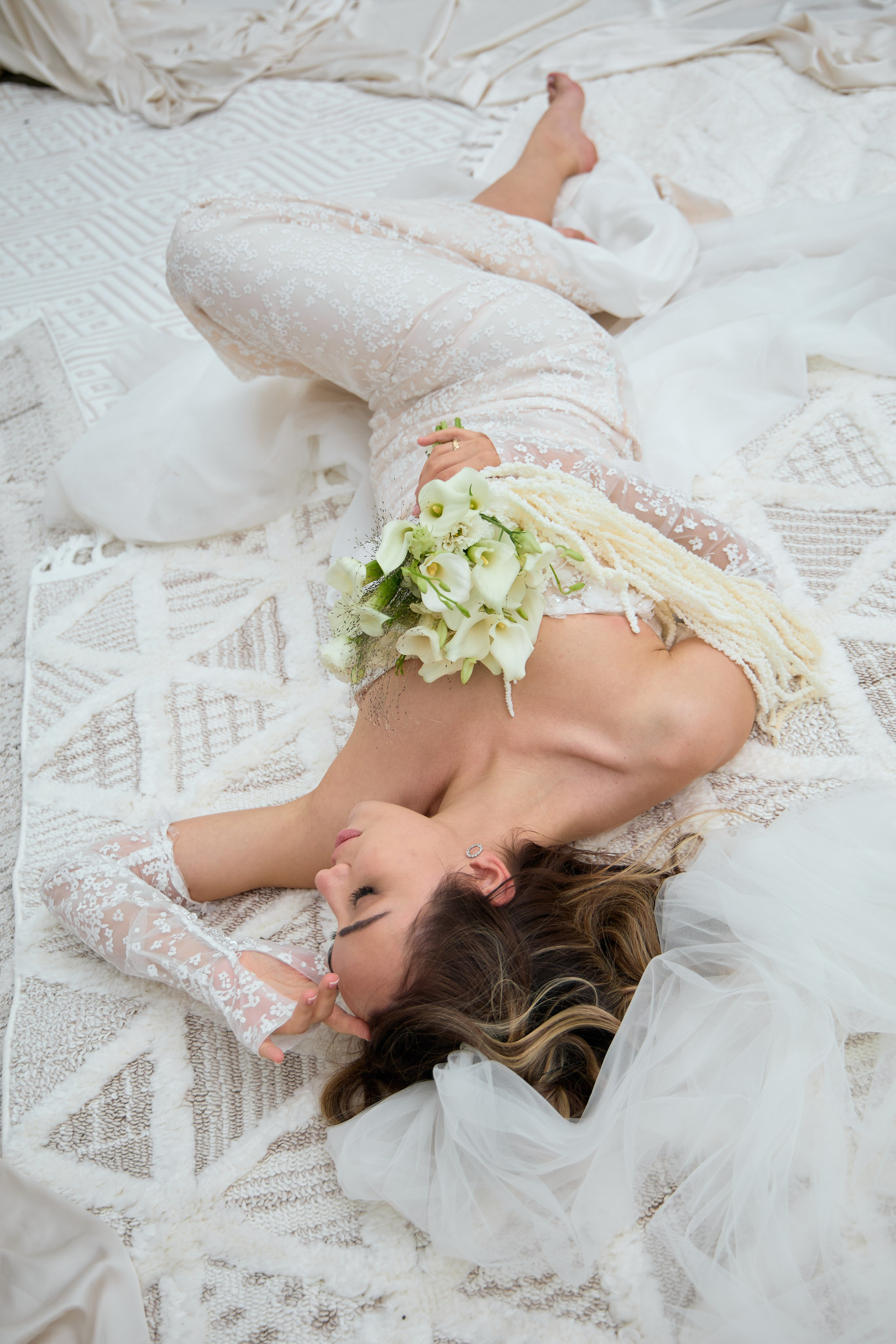 Свадебная фотосессия невесты в хижине рыбака. Фотограф Иванов Дмитрий