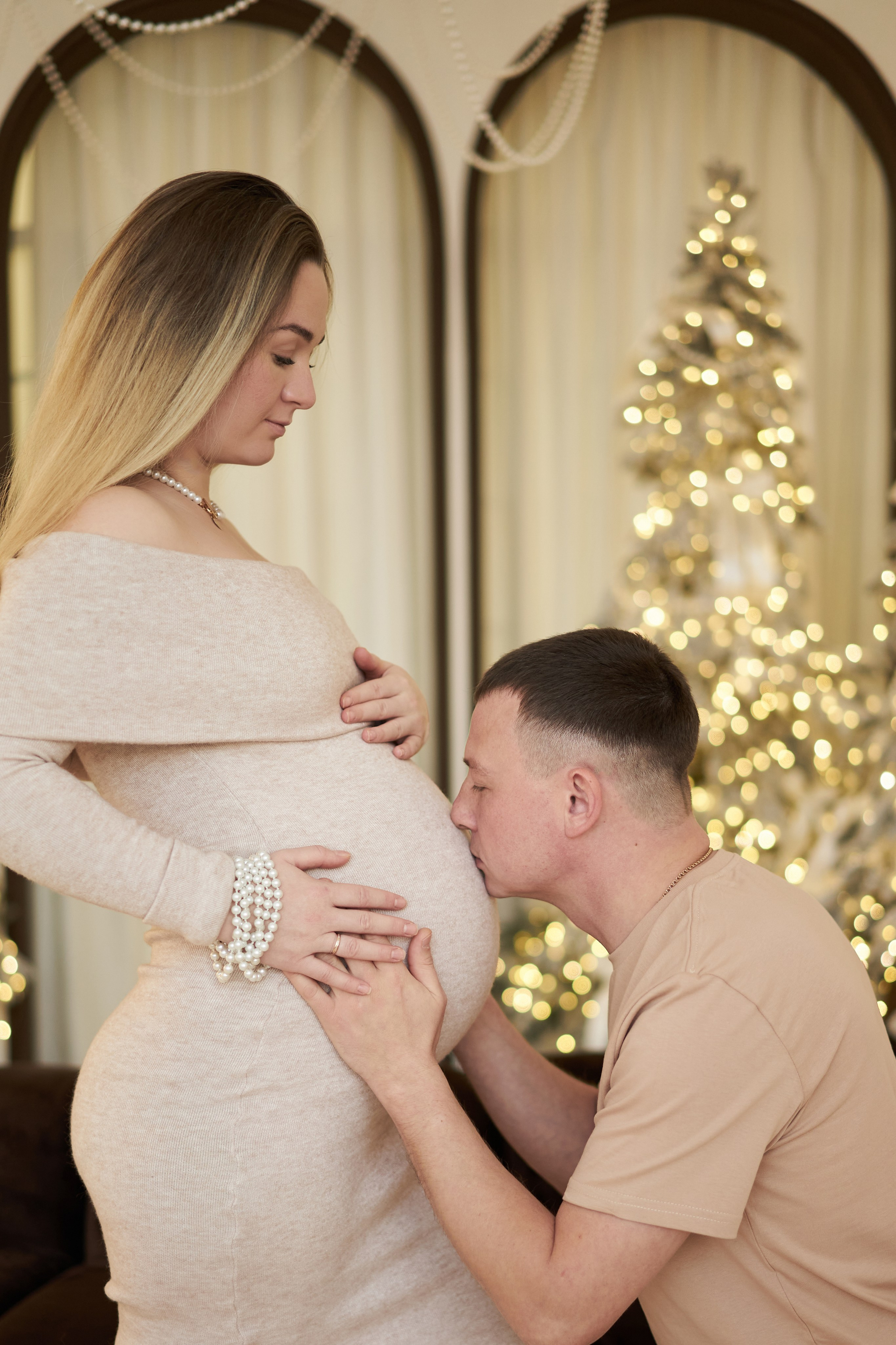 Семейная фотосессия беременность в студии. Фотограф Екатеринбург Кокшарова Александра