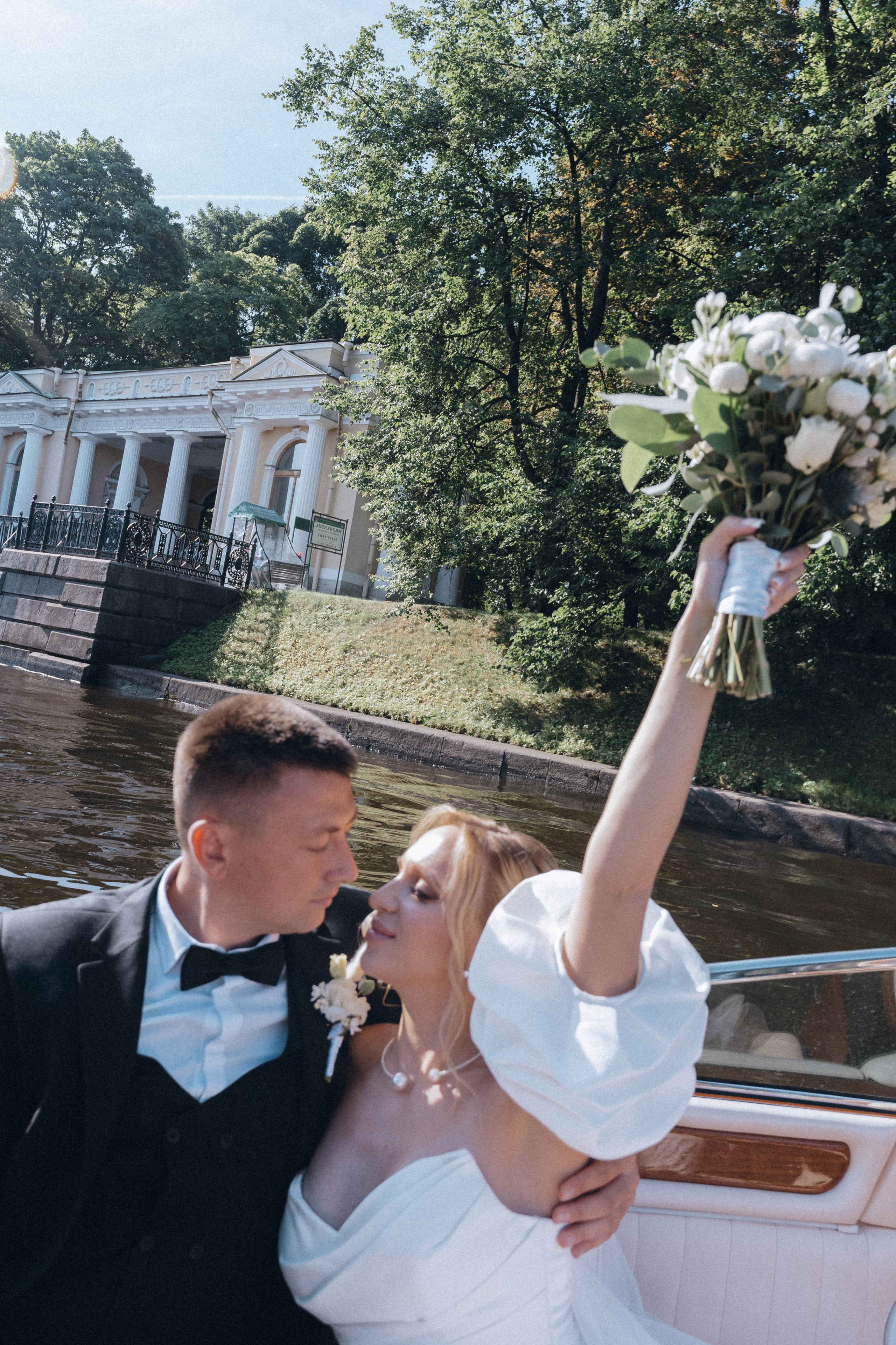 СВАДЕНБНАЯ СЬЕМКА НА КАТЕРЕ ПО КАНАЛАМ САНКТ-ПЕТЕРБУРГА И В АКВАТОРИИ НЕВЫ. Профессиональный фотограф, Санкт-Петербург — Виктория Богомолова