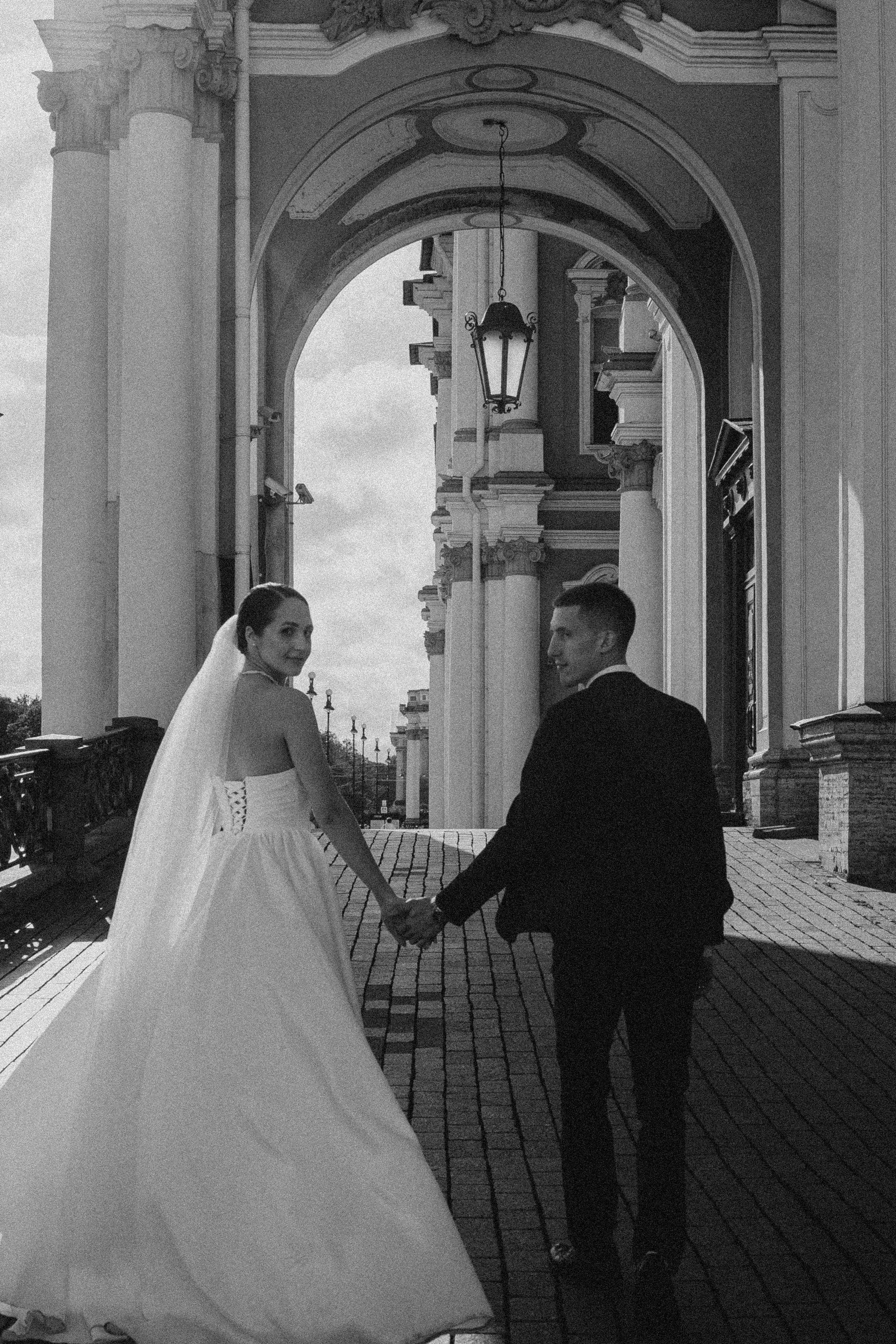 СВАДЕБНАЯ ПРОГУЛКА В САНТК-ПЕТЕРБУРГЕ (ИСАКИЕВСКИЙ СОБОР, ЗИМНЯЯ КАНАВКА, ЭРМИТАЖ И БОЛЬШАЯ МОРСКАЯ УЛИЦА). Профессиональный фотограф, Санкт-Петербург — Виктория Богомолова