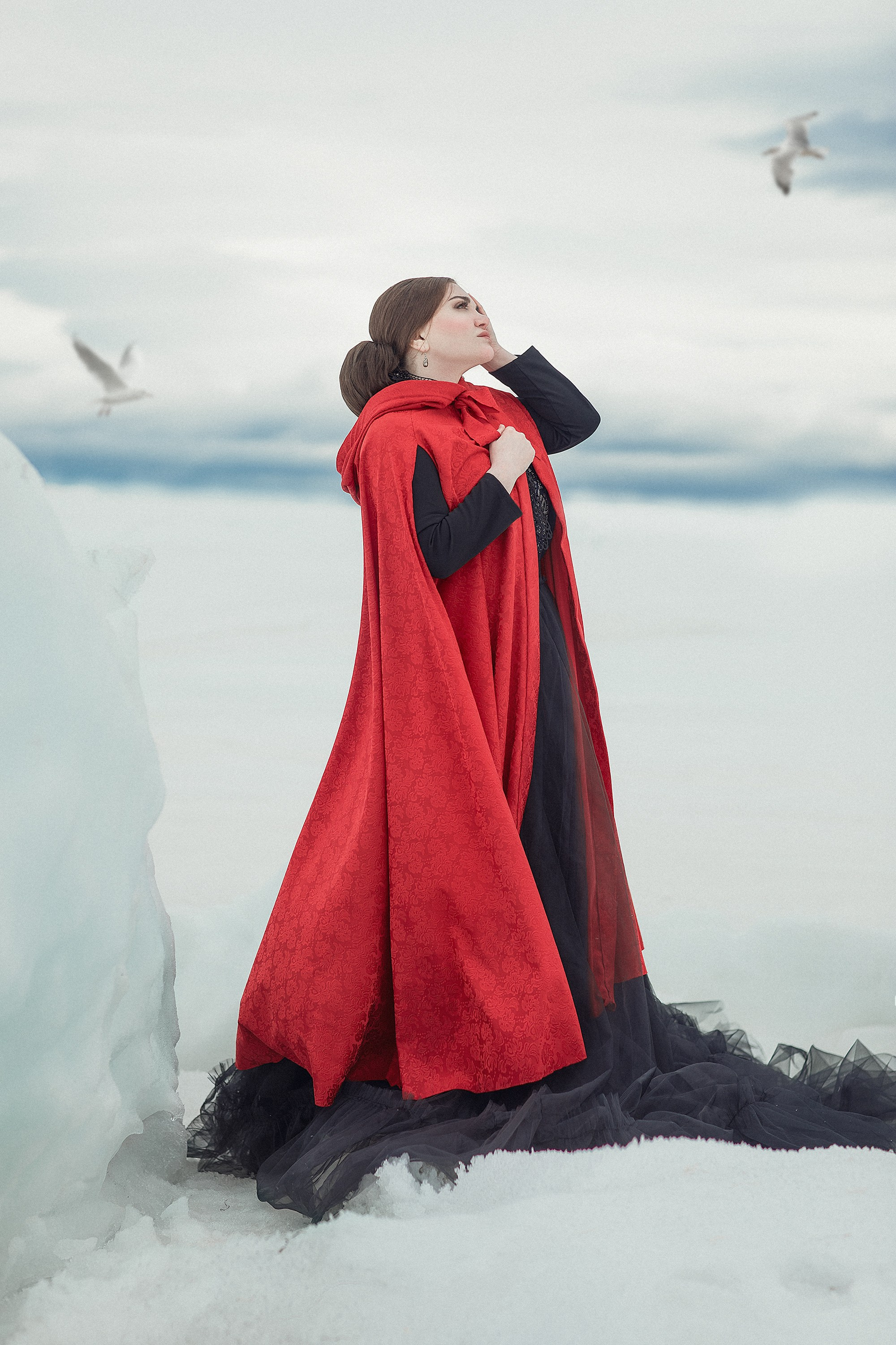 Платья из плотных тканей, тяжелые. Фотограф Алёна Яковлева