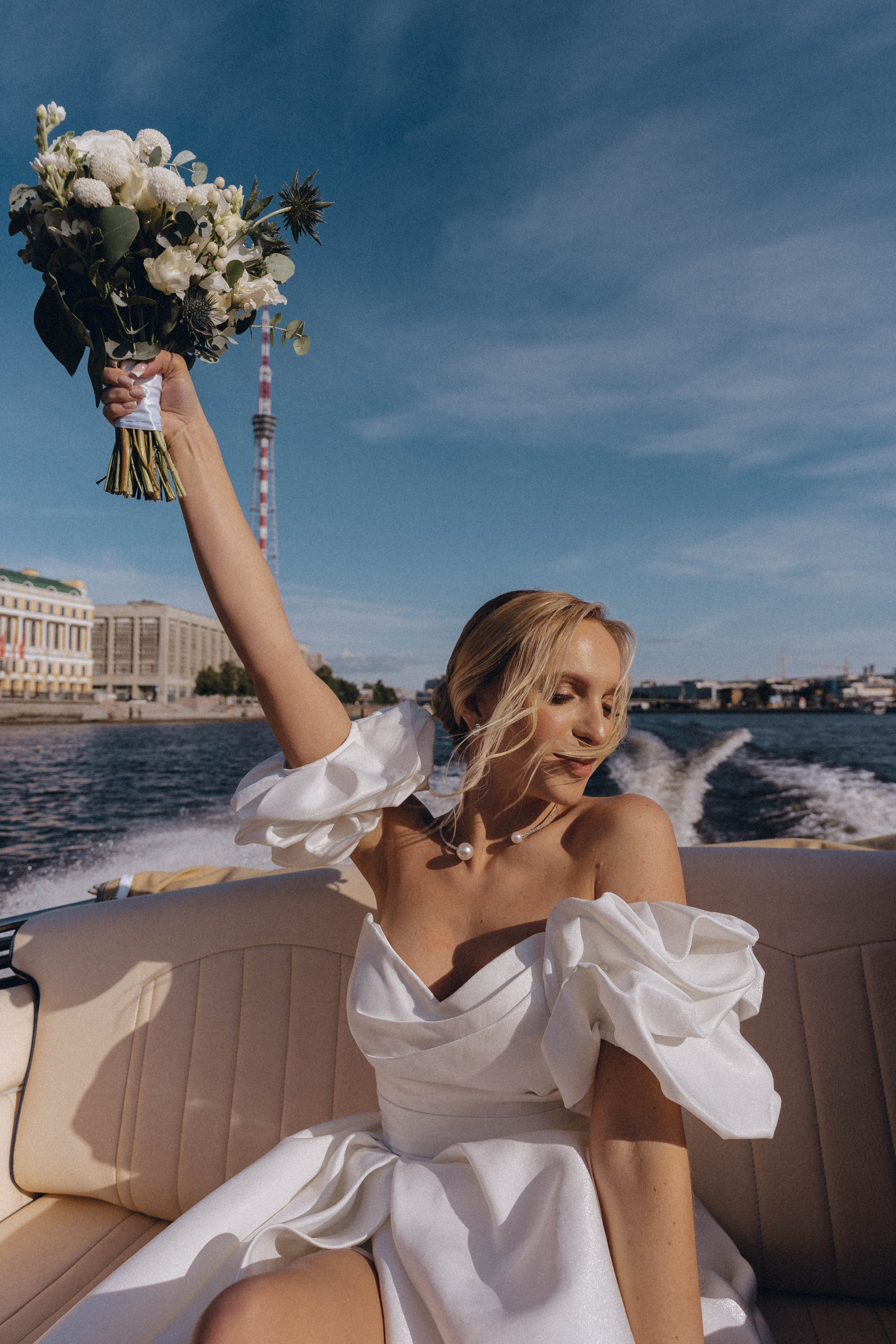 СВАДЕНБНАЯ СЬЕМКА НА КАТЕРЕ ПО КАНАЛАМ САНКТ-ПЕТЕРБУРГА И В АКВАТОРИИ НЕВЫ. Профессиональный фотограф, Санкт-Петербург — Виктория Богомолова