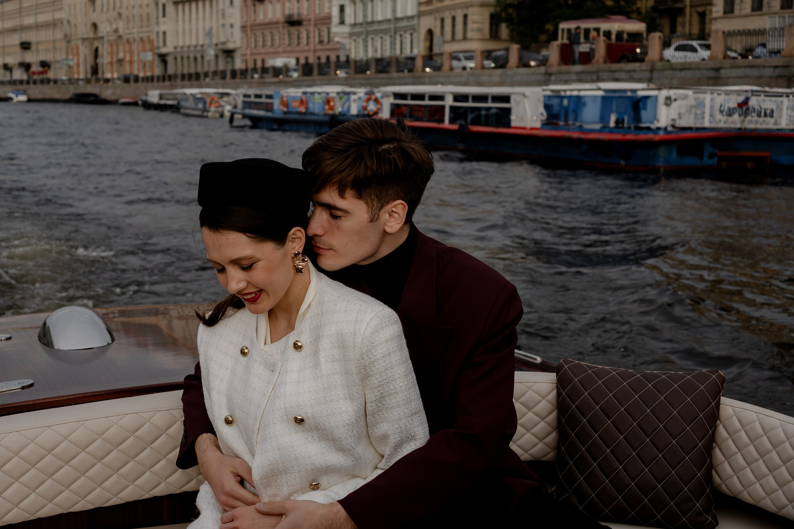 СВАДЕНБНАЯ СЬЕМКА НА КАТЕРЕ ПО КАНАЛАМ САНКТ-ПЕТЕРБУРГА И В АКВАТОРИИ НЕВЫ. Профессиональный фотограф, Санкт-Петербург — Виктория Богомолова