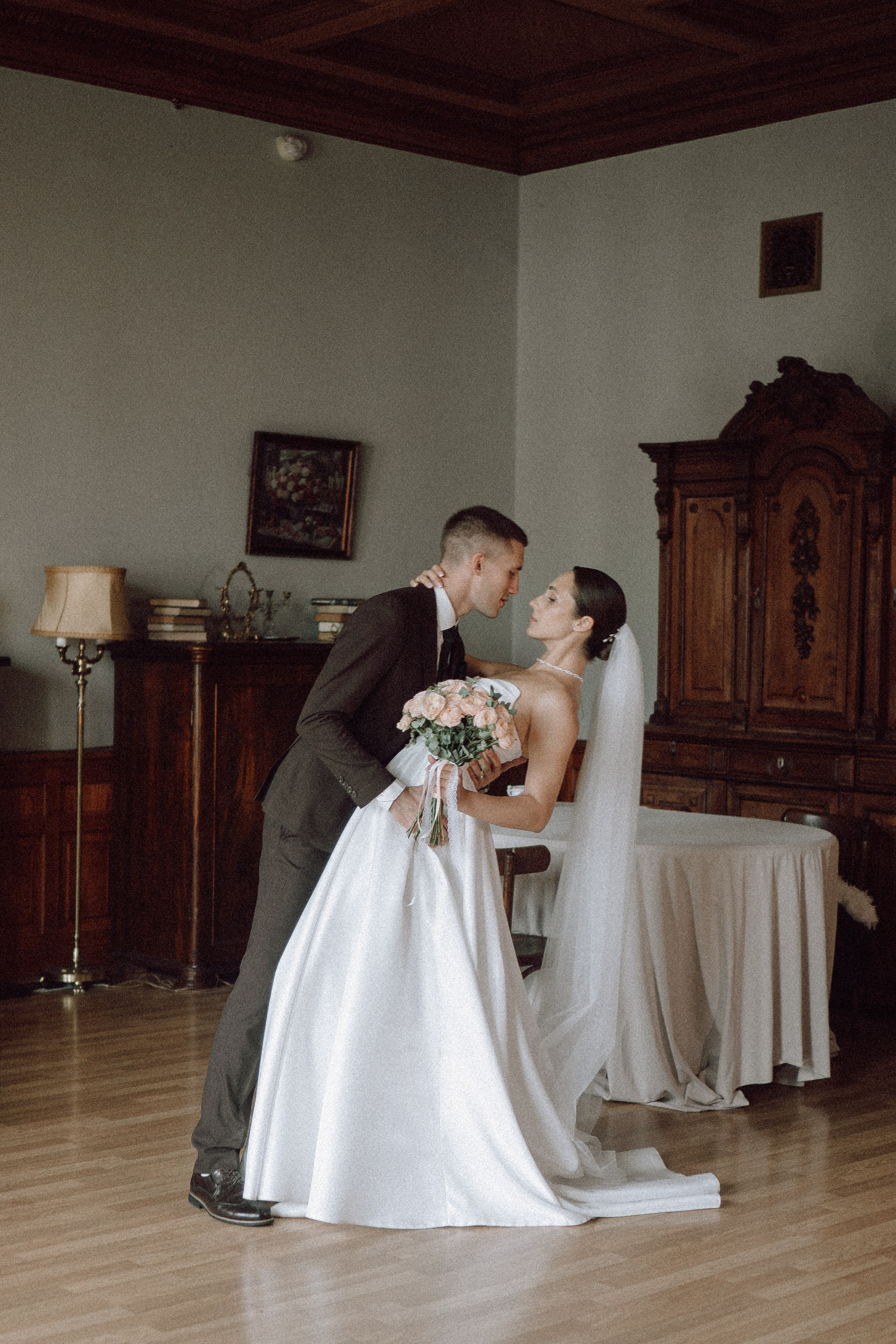 СВАДЕБНАЯ ПРОГУЛКА В САНТК-ПЕТЕРБУРГЕ (ИСАКИЕВСКИЙ СОБОР, ЗИМНЯЯ КАНАВКА, ЭРМИТАЖ И БОЛЬШАЯ МОРСКАЯ УЛИЦА). Профессиональный фотограф, Санкт-Петербург — Виктория Богомолова