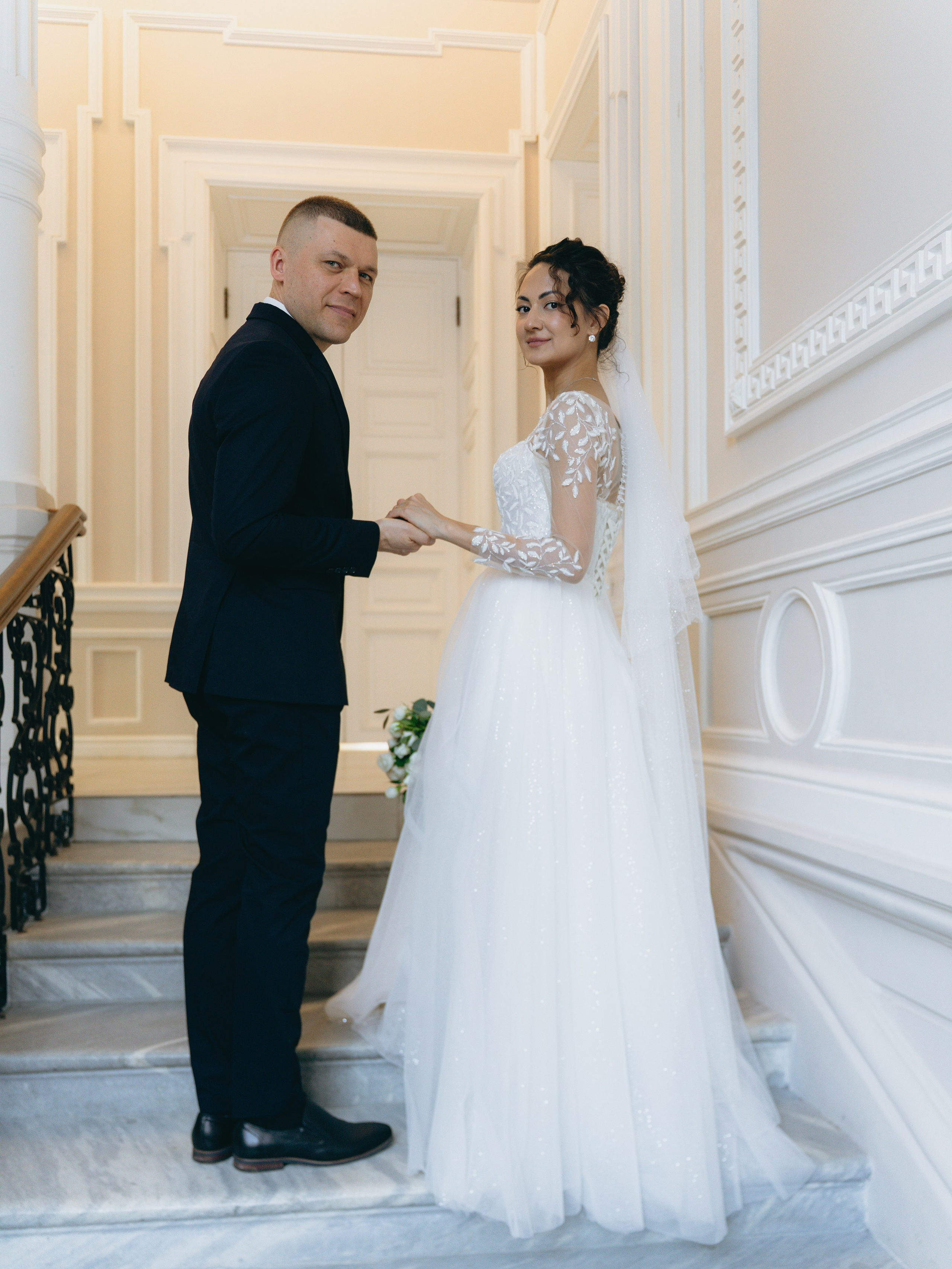 Свадебная фотосессия в загсе. Фотограф из Екатеринбурга Алена Мусалимова