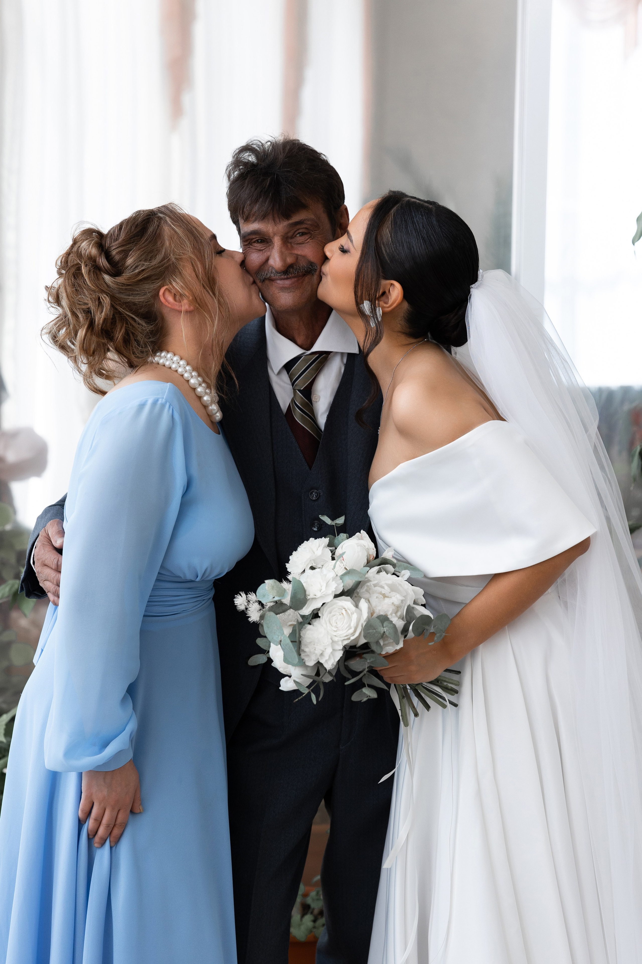 Необычная идея для утра невесты и фотосессия с ретро волгой. Свадебный и портретный фотограф в Сыктывкаре и в Москве Новосельцева Алена