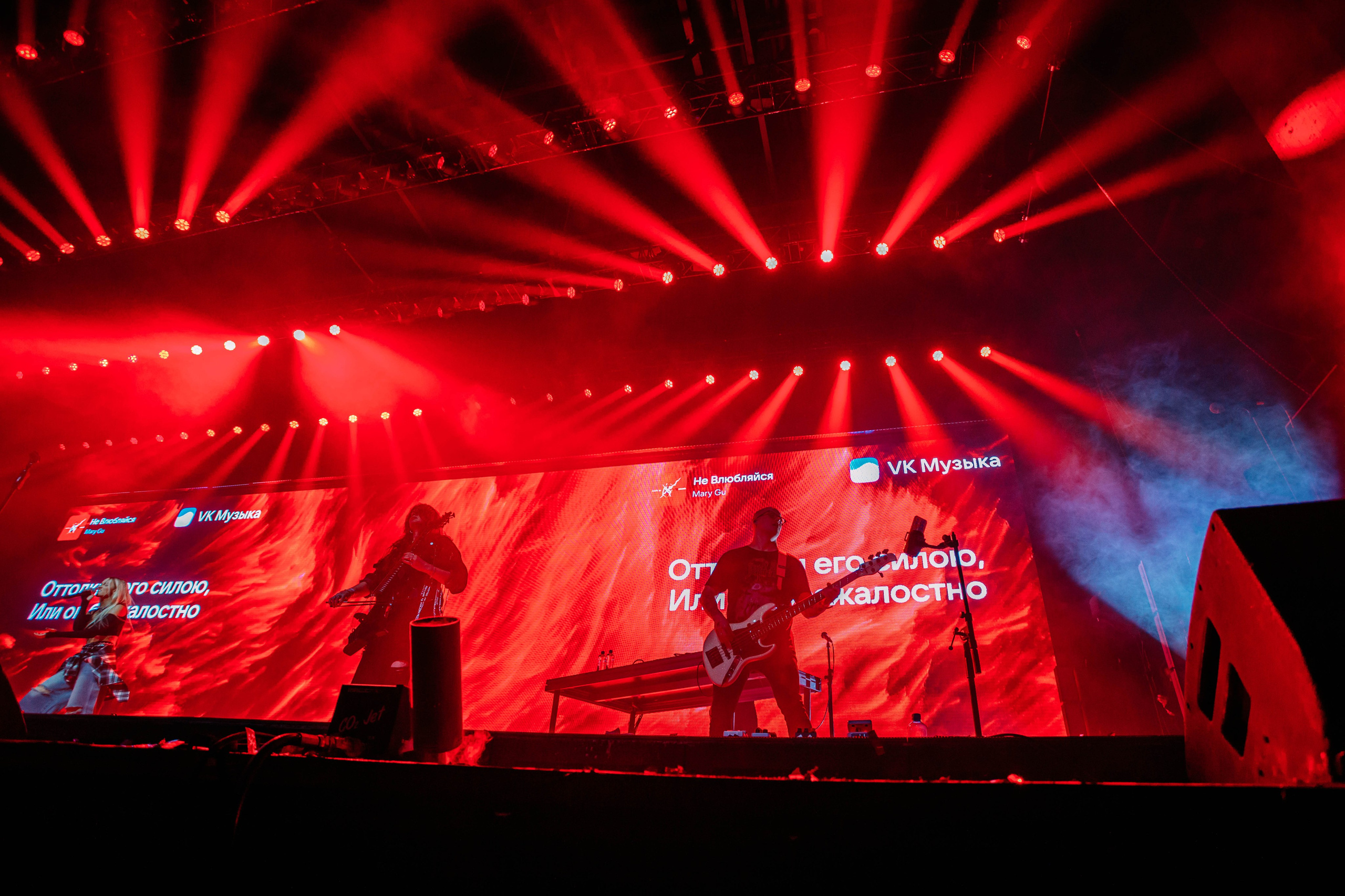 КОСИЧКИ ОТРЕЗАЛА И СОБРАЛА СТАДИУМ