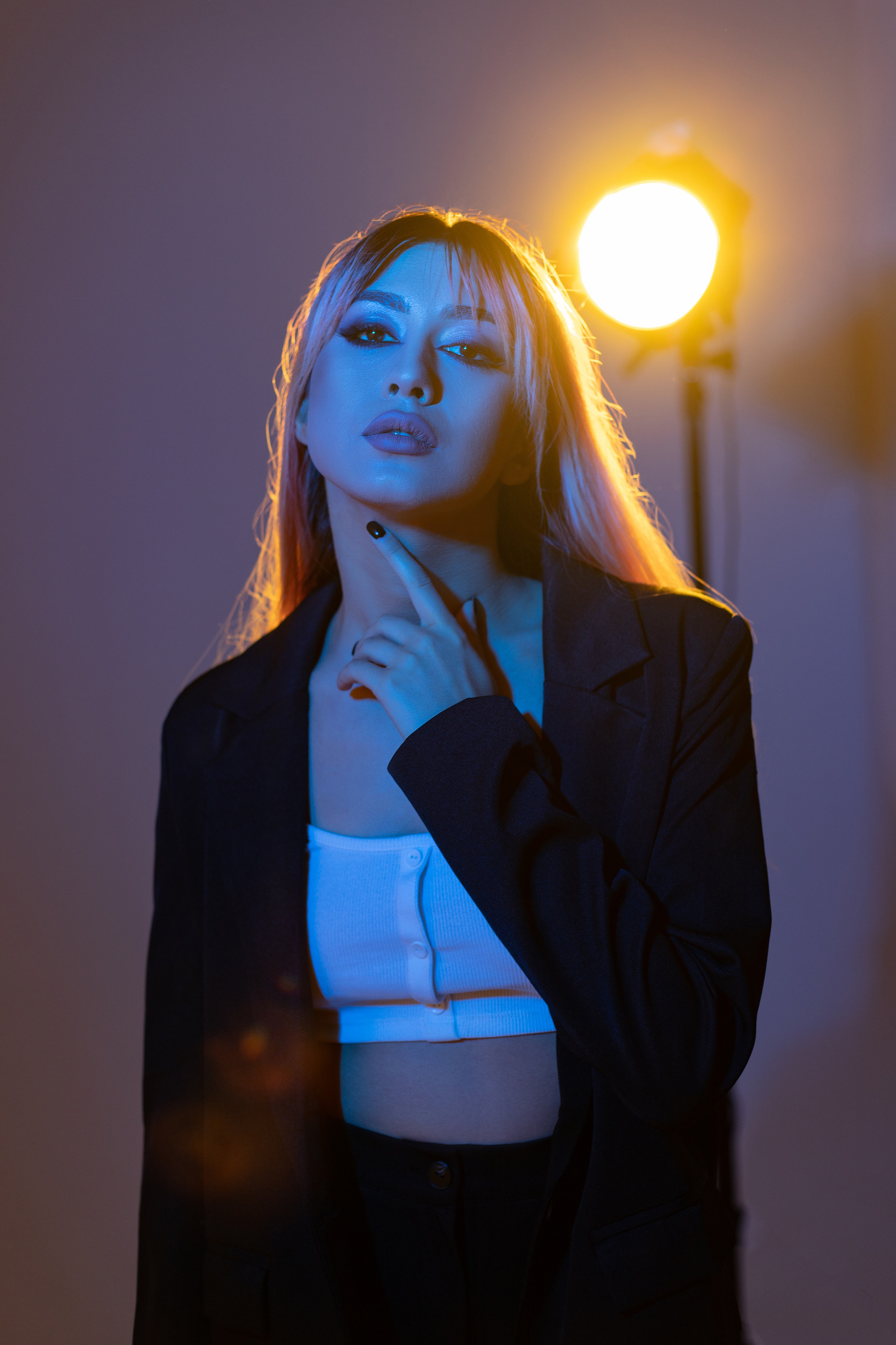 Цветной свет и фигуры. Фотограф Минск