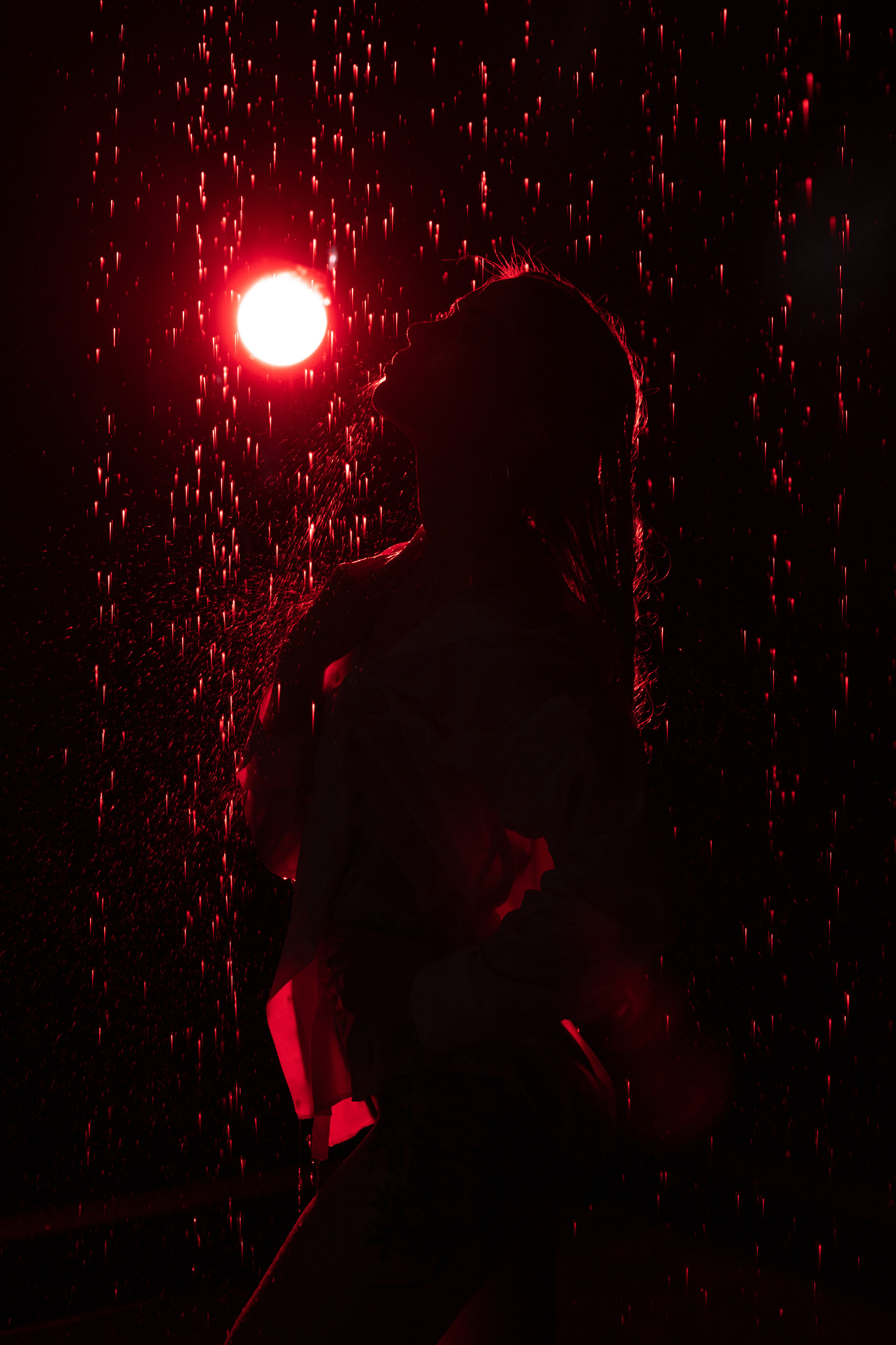 Цветной свет и фигуры. Фотограф Минск