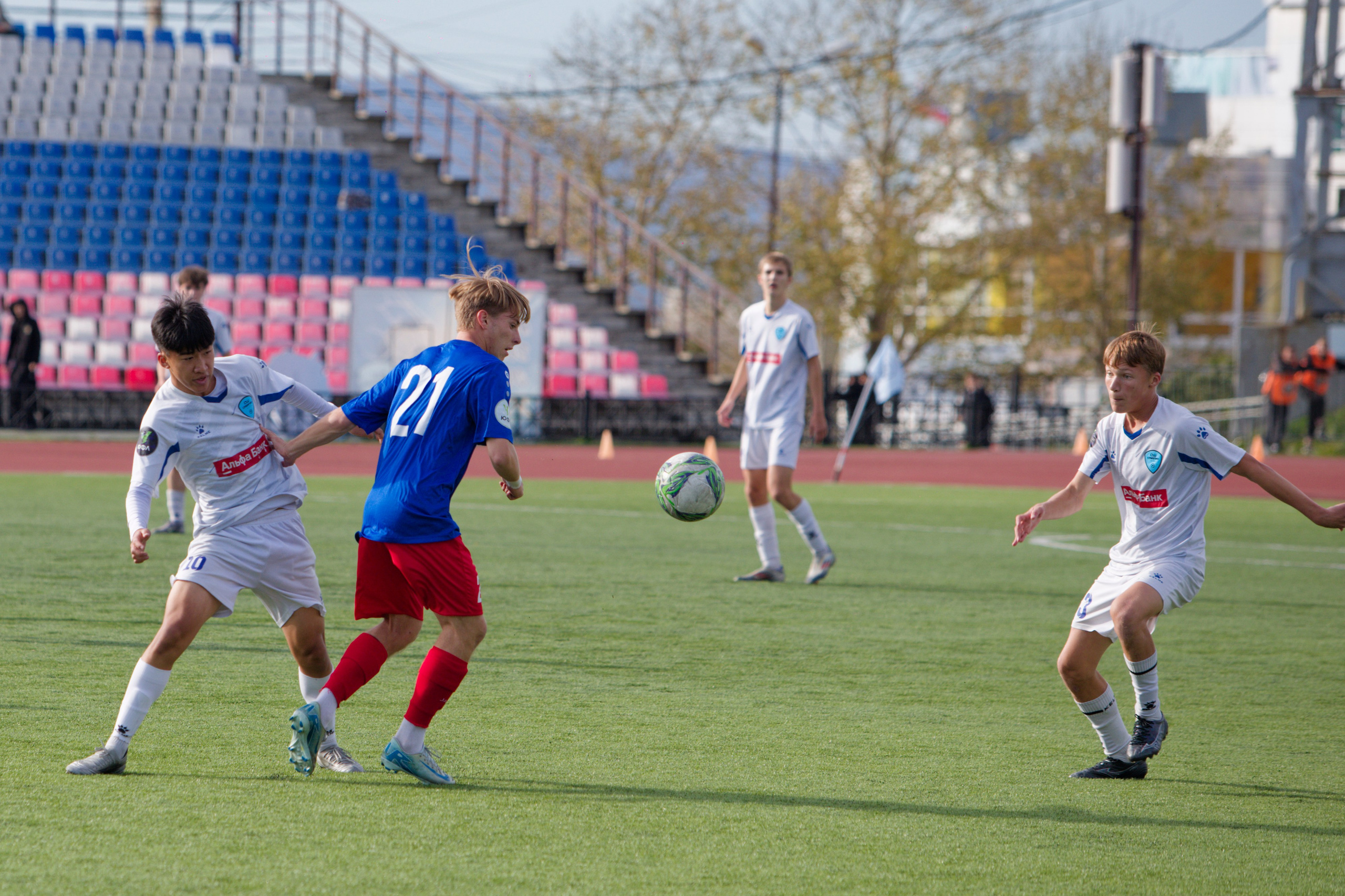 Матч ЮФЛ Сахалин-Хабаровск (U-18). Кутузов Евгений Фотограф в Южно-Сахалинске