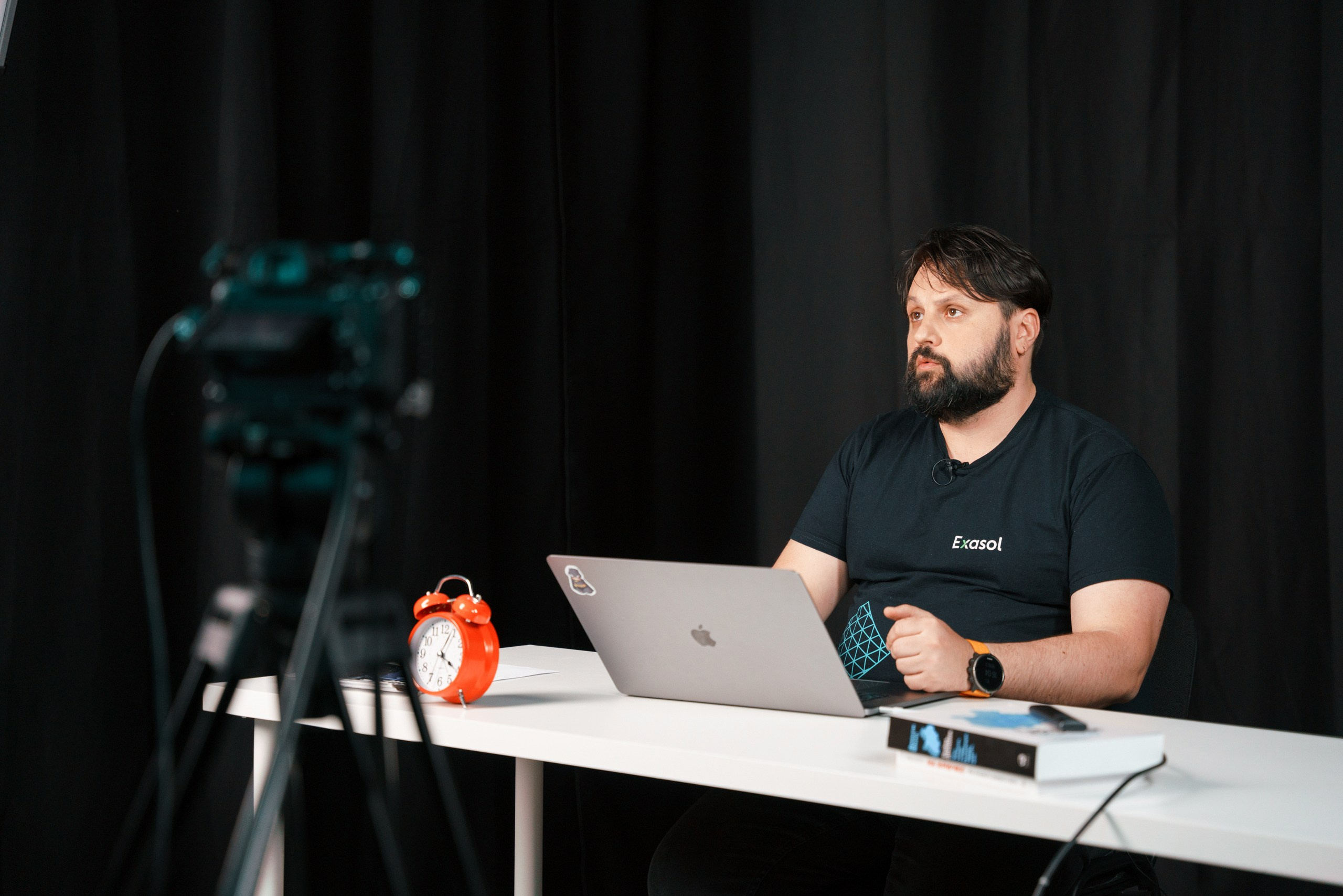 Aha! — 9 апреля 2021. Фотобанк Матемаркетинг