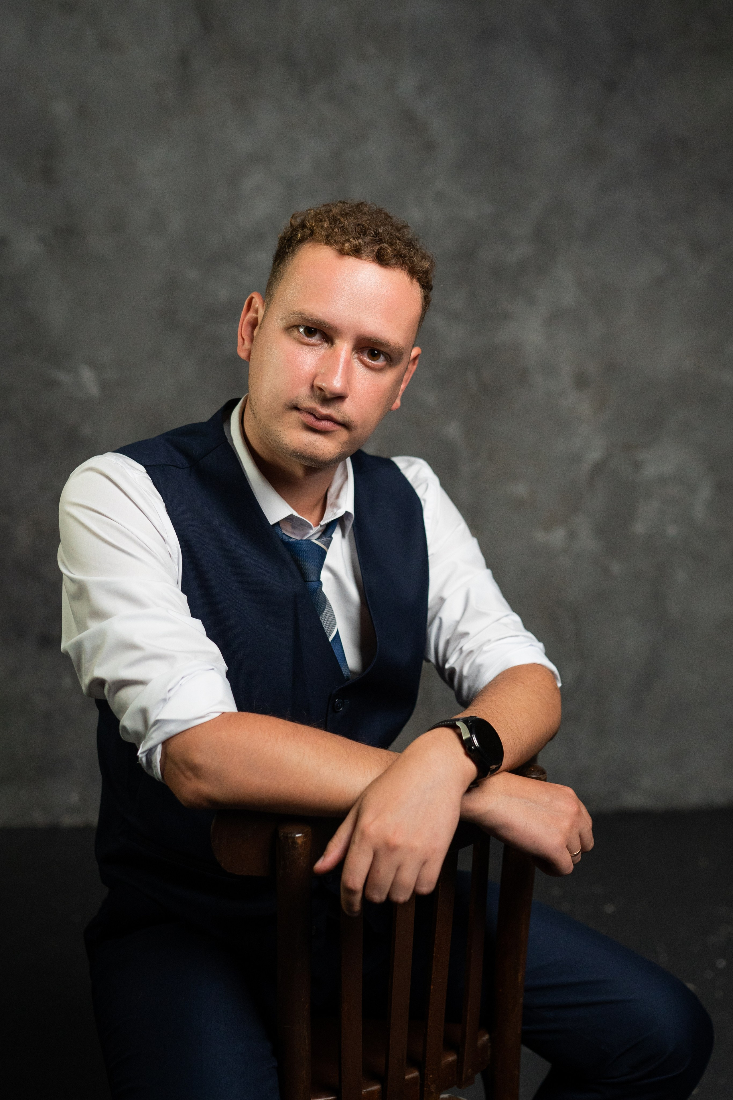 Дмитрий. Деловая мужская фотосессия в фотостудии. Фотограф в Самаре Иван Булатов