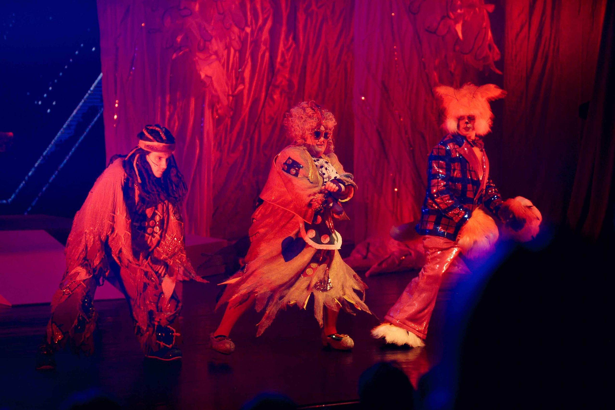 Елка в «Казармах» ТЮЗ. Ваш репортажный фотограф Артемий Антонов