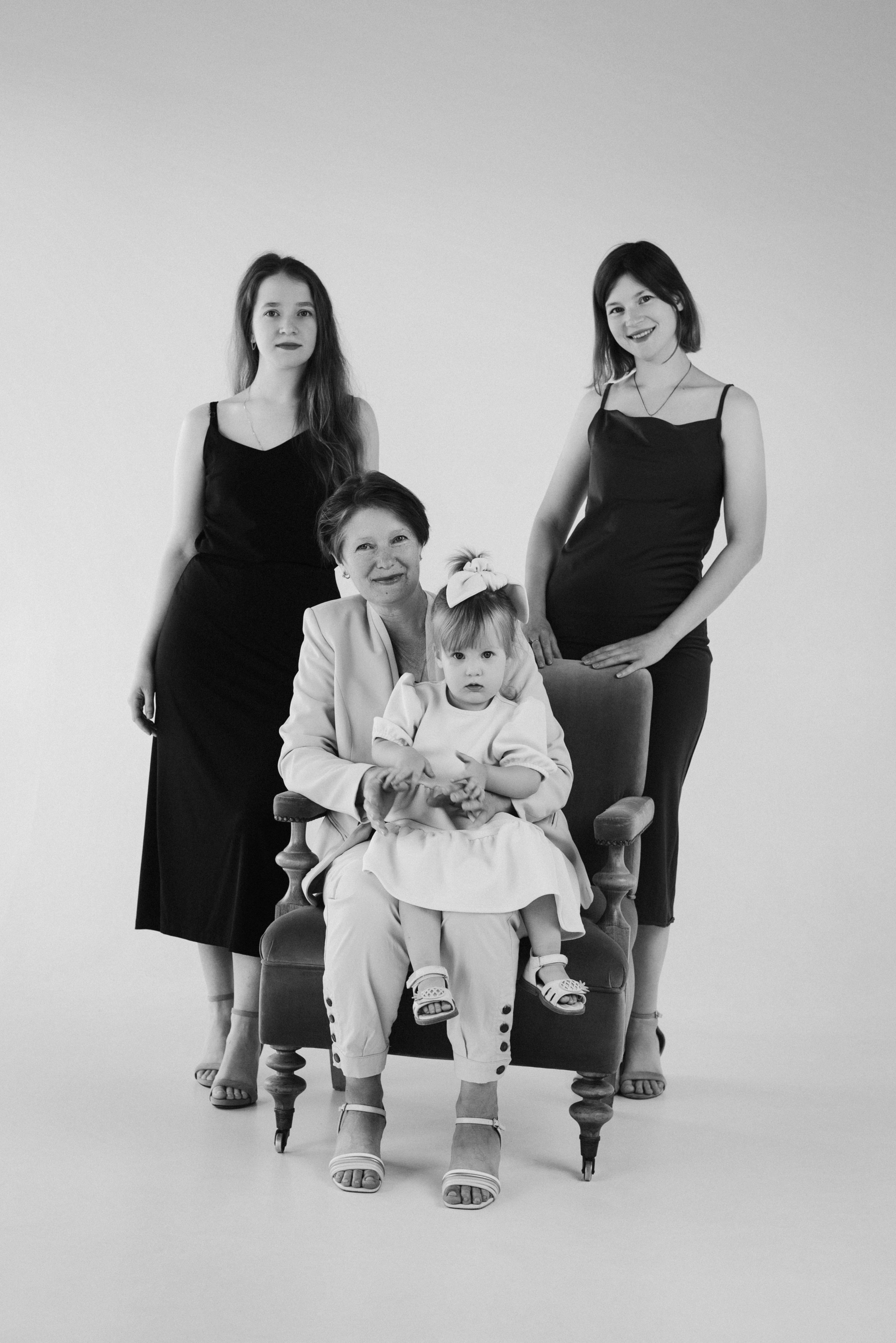 Семейная фотосессия минимализм. Фотограф в Воронеже. Портреты, контент, семейные сьемки