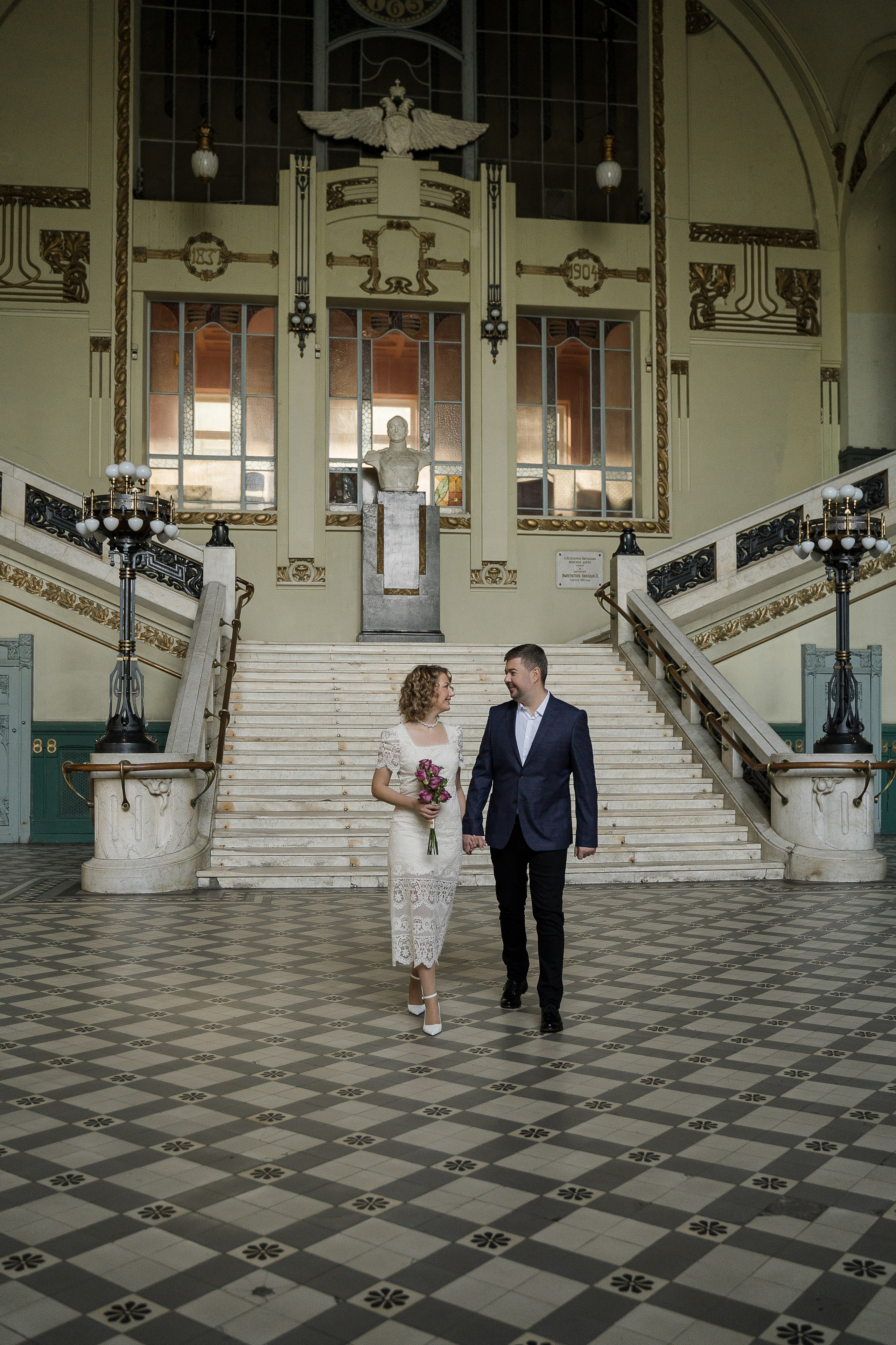 Свадебная фотосессия на Витебском вокзале. Свадебный и семейный фотограф в Пушкине и Санкт-Петербурге Мария Филиппова