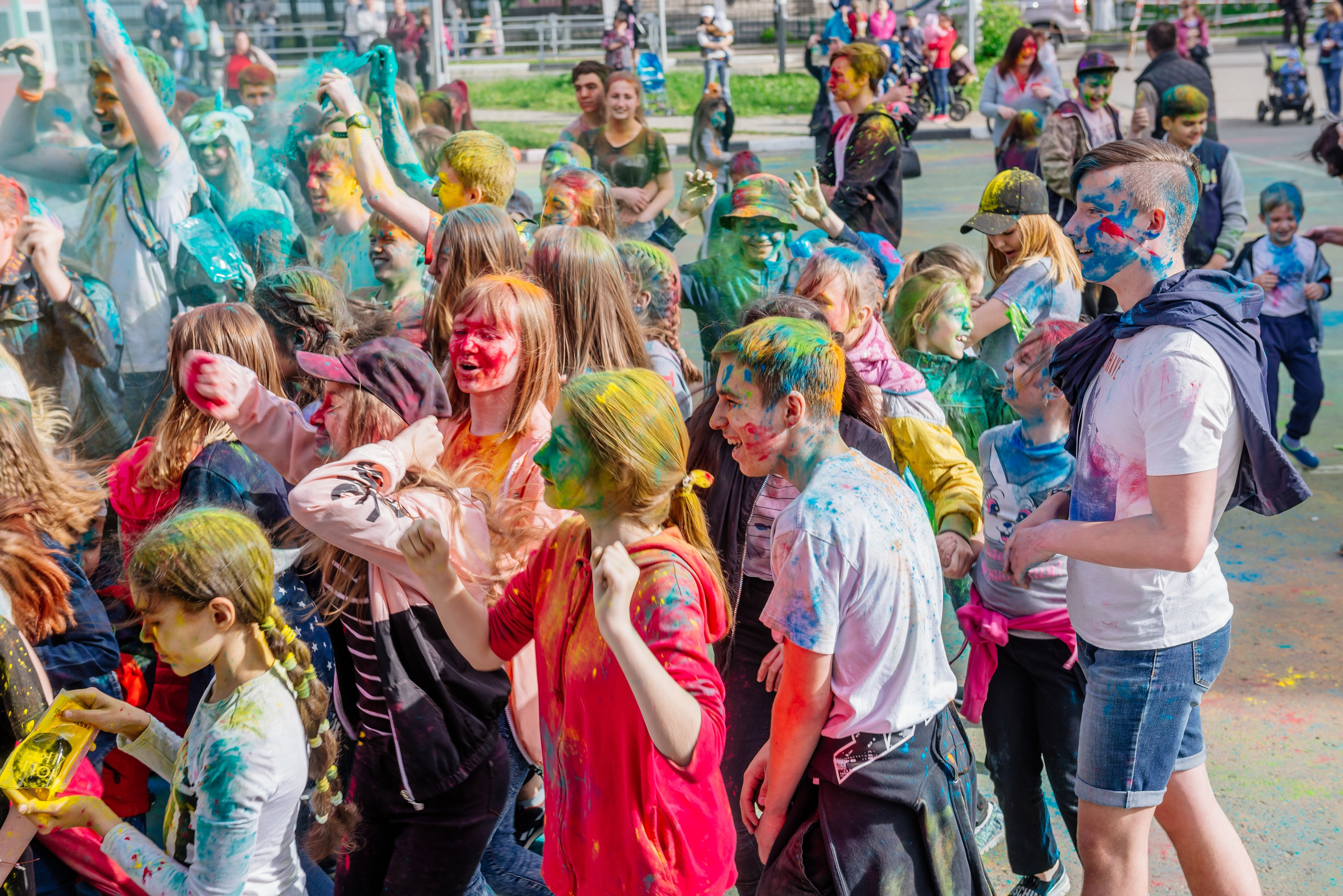 Фестиваль красок Holi. Москва, МО. Фотограф LANA STIL. Семейный, репортажный фотограф, студия. Женский, мужской портрет. Фотографирую территориально в г. Королев, Москва, МО