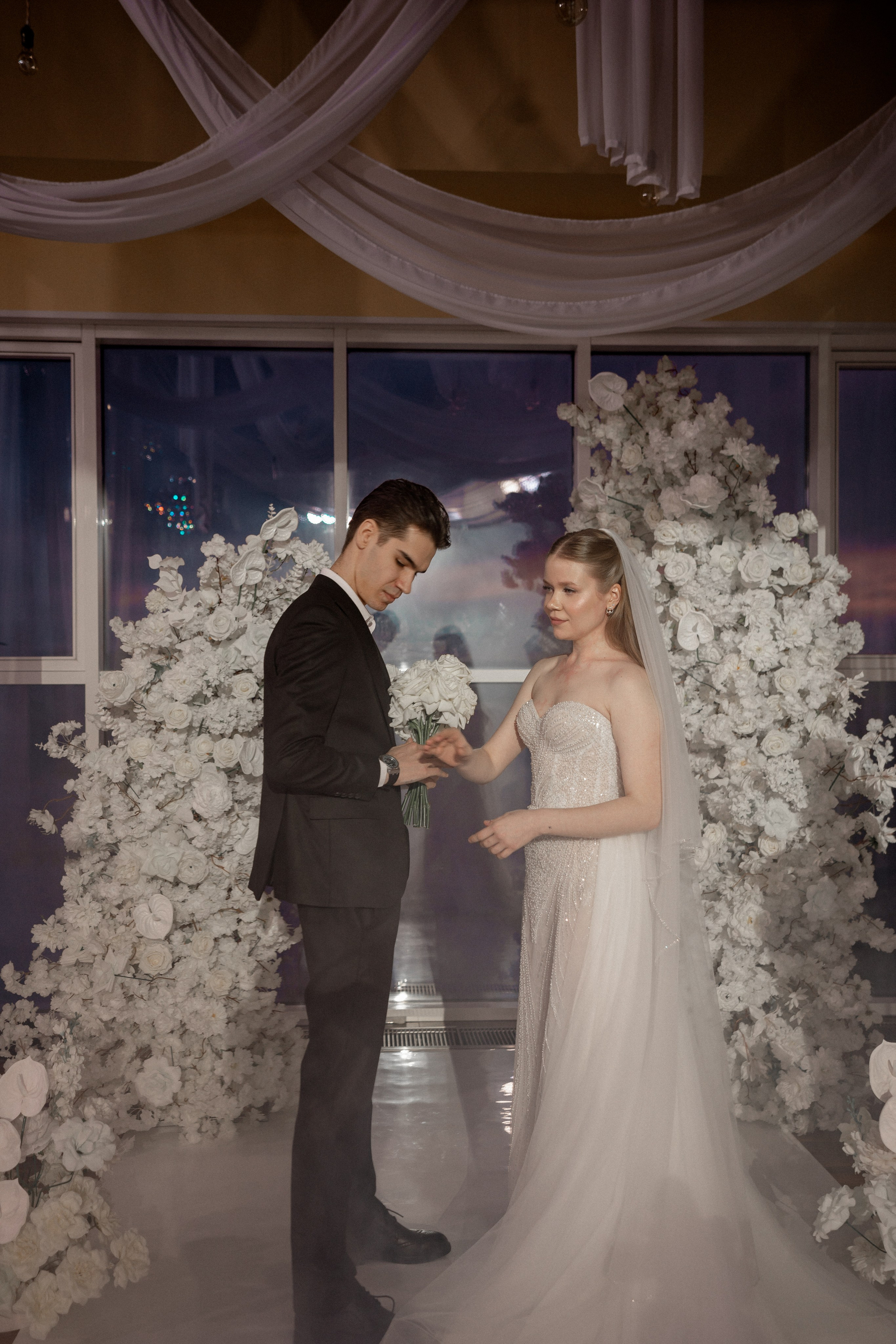 СВАДЕБНАЯ СЬЕМКА СБОРОВ В ОТЕЛЕ И ВЫЕЗД НА ЦЕРЕМОНИЮ (СНЯТО В СИБИРЕ В НИЖНЕВАРТОВСКЕ). Профессиональный фотограф, Санкт-Петербург — Виктория Богомолова