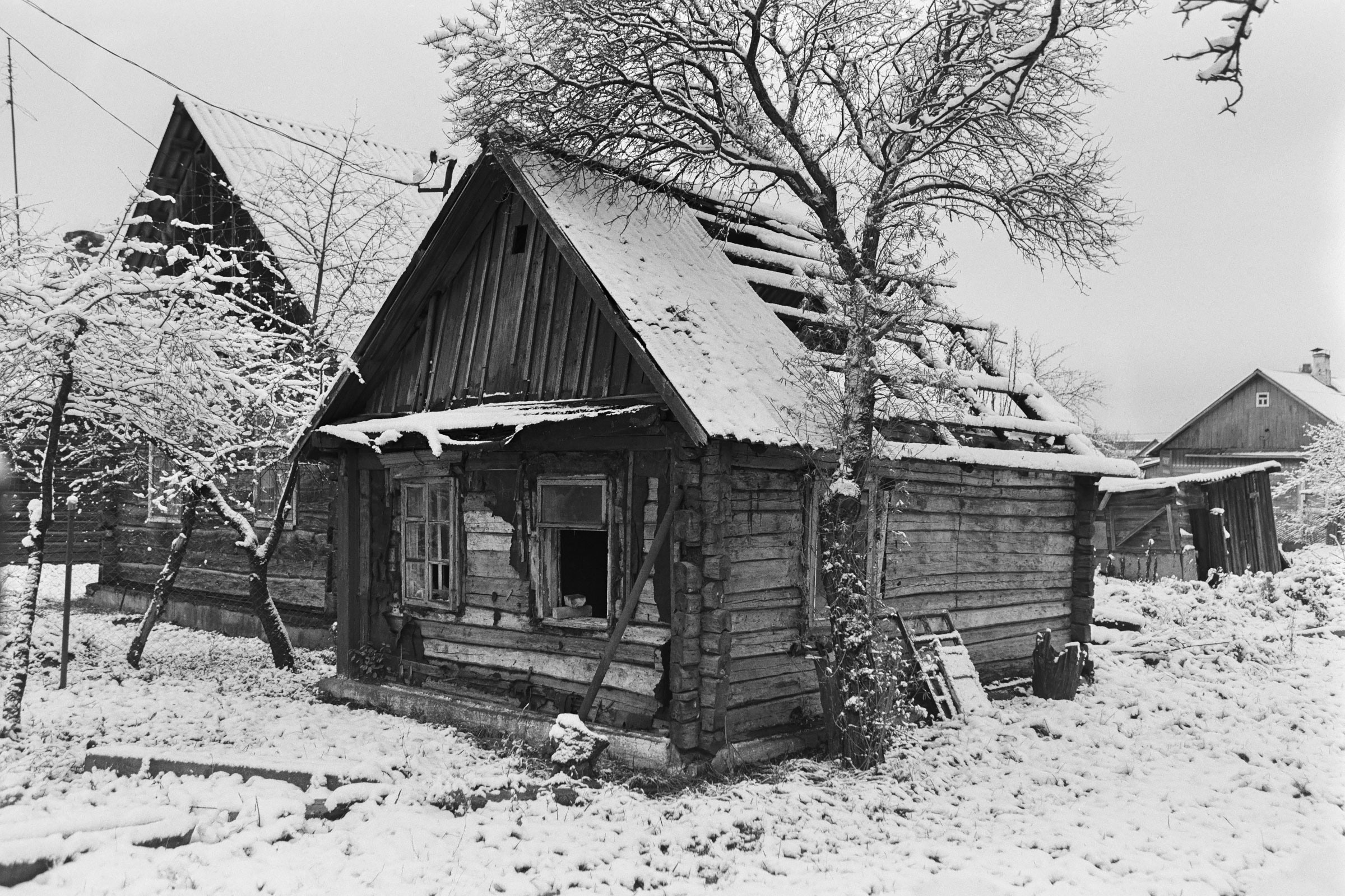 Домик с окнами в сад