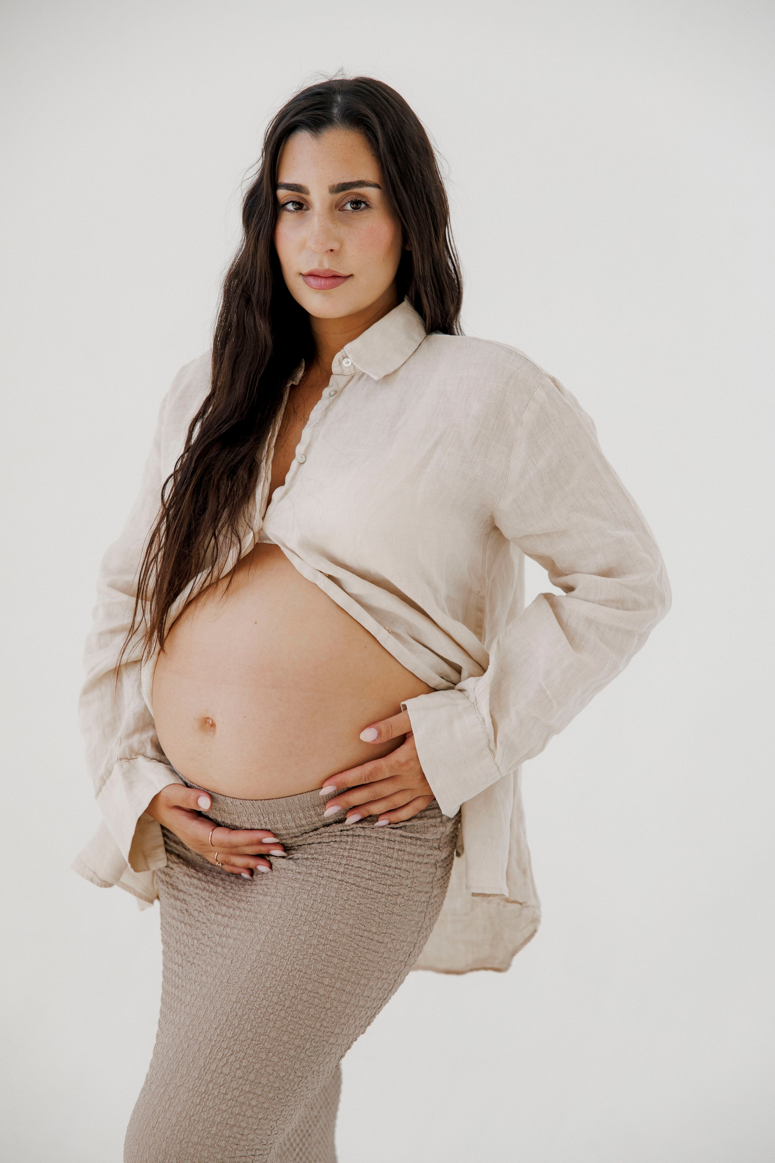 Pregnancy photoshoot inside the Grey Studio. Главная