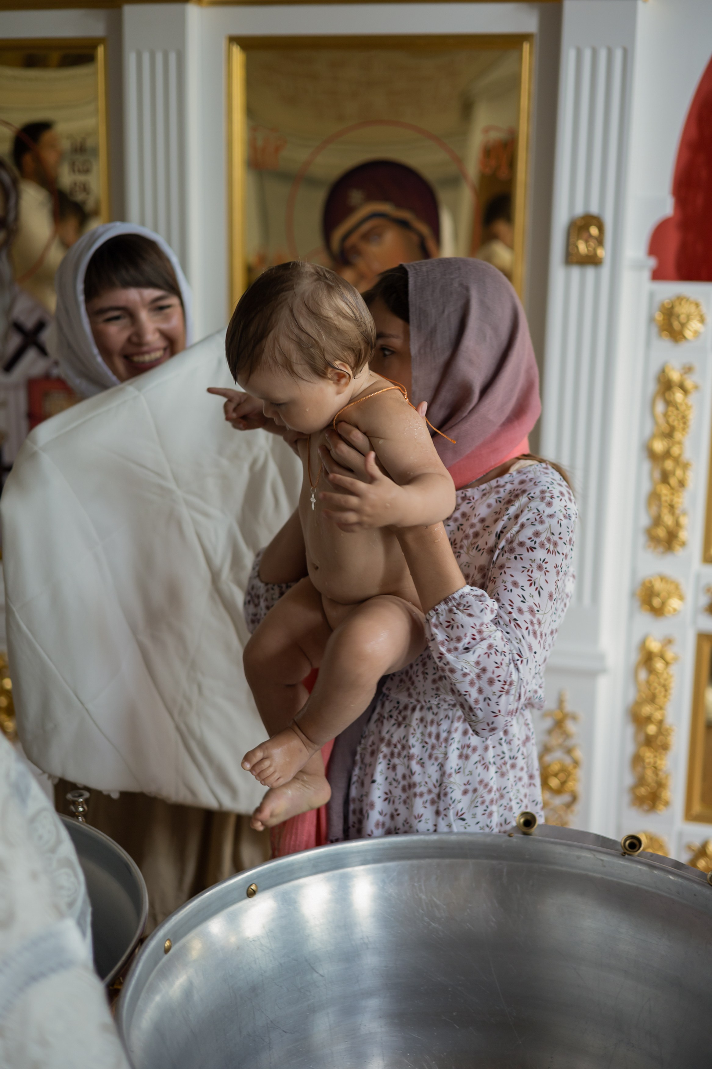 Таинство крещения. Фотограф свадебный, репортажный, индивидуальный, фото для маркетплейсов, брендов, автосалонов