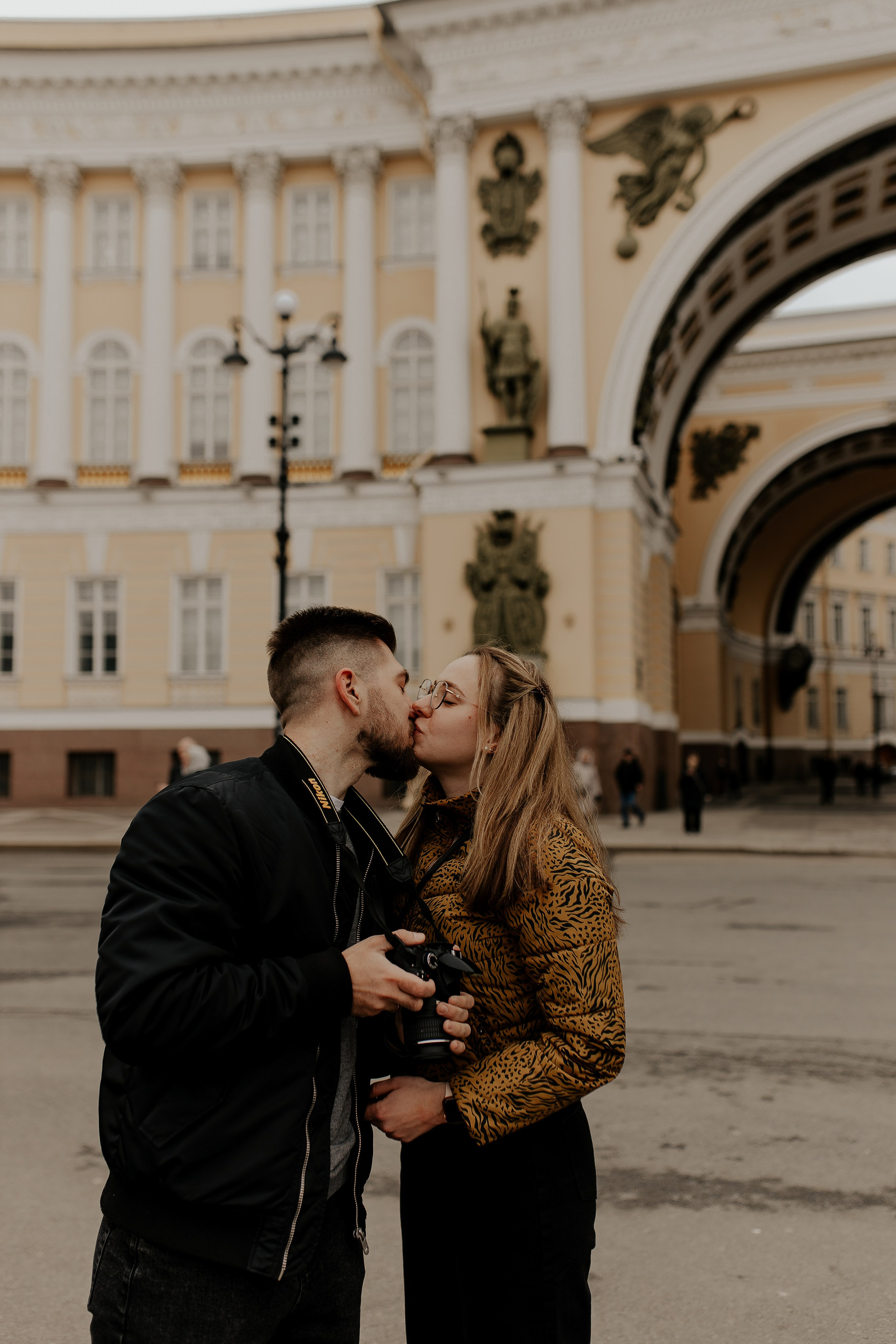 Пара у главного штаба. Фотограф в Санкт-Петербурге Лиза Семченкова